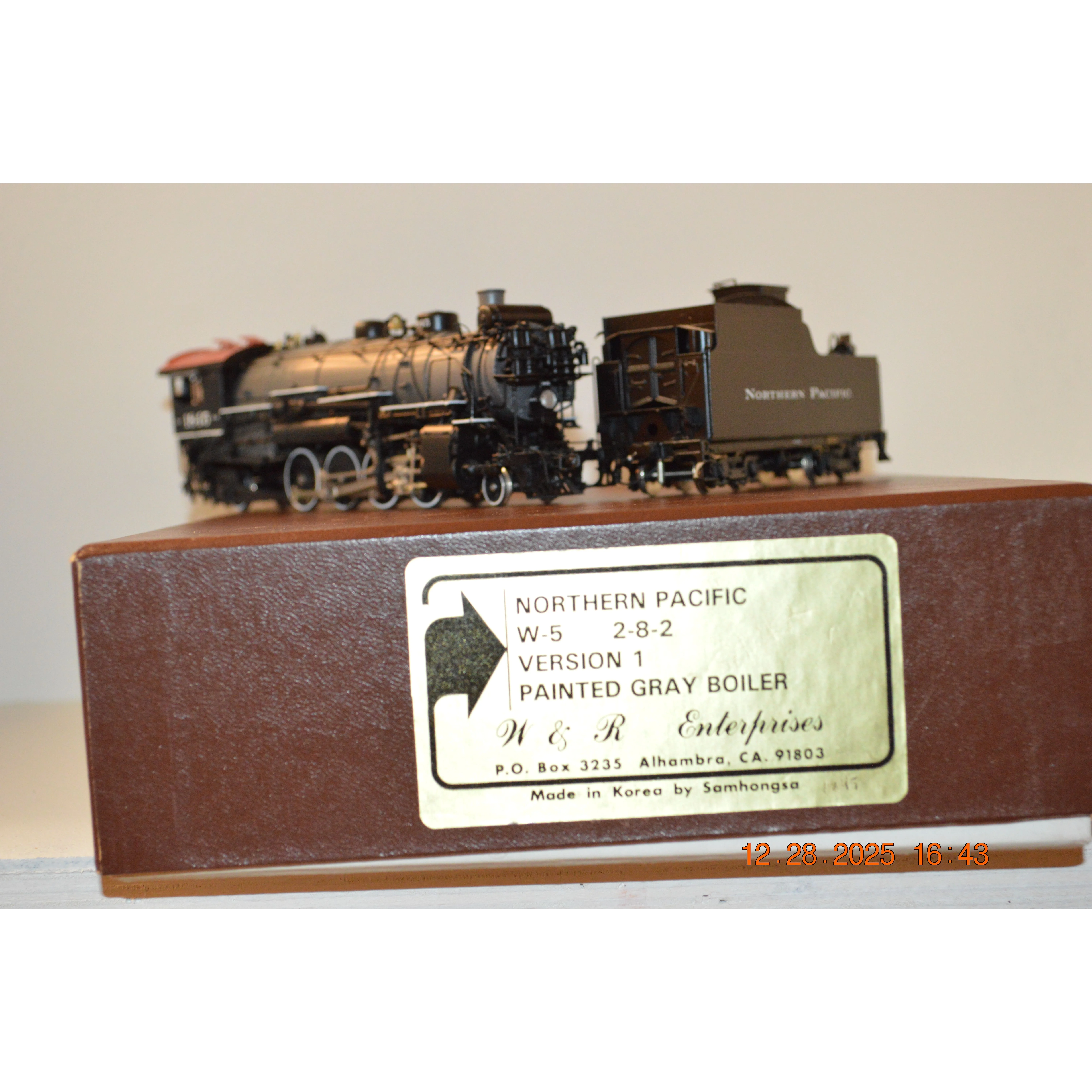 W&R Enterprises Northern Pacific Class W5 2-8-2 Coal Fired Ver. 1 #1845 Grey Boiler — photo 4