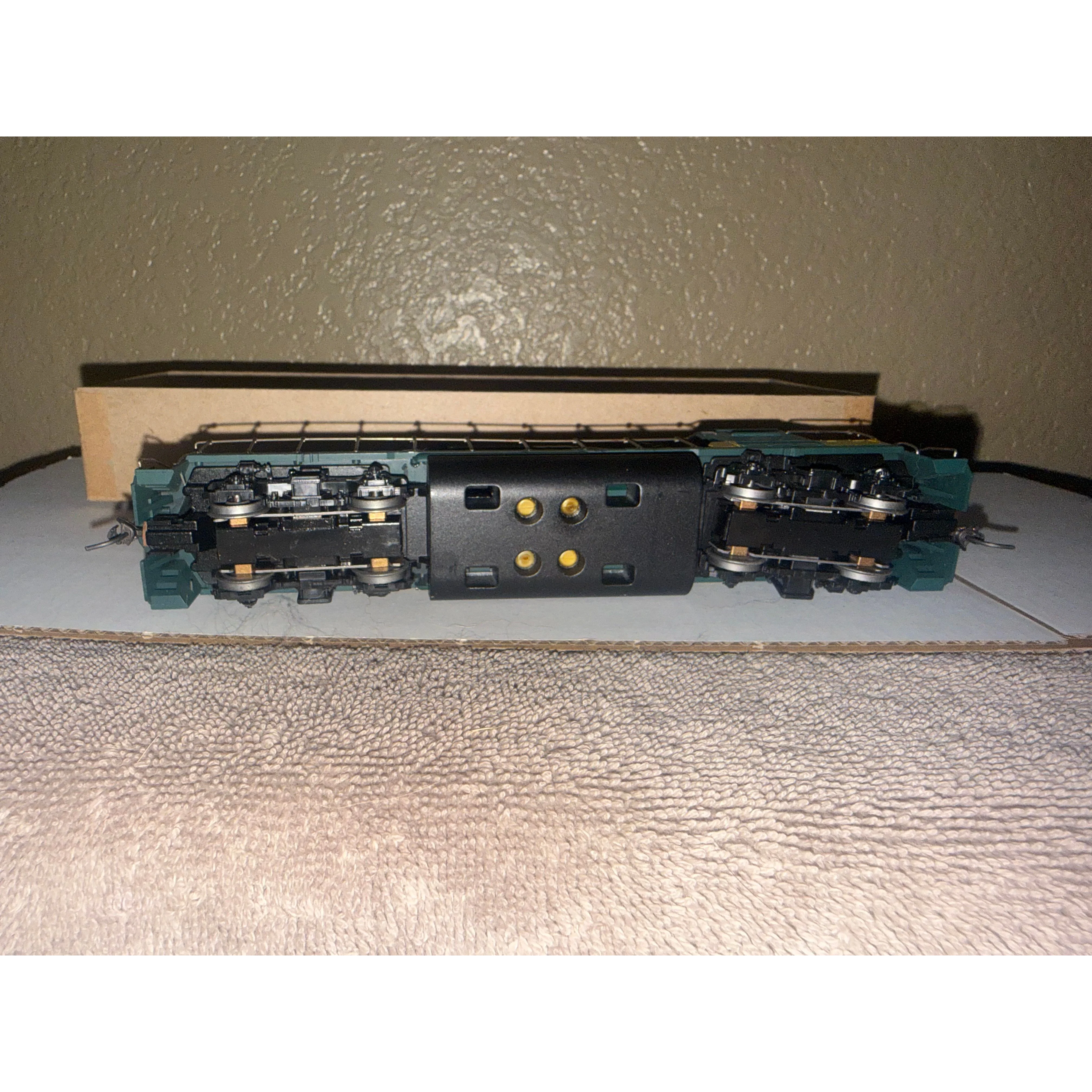 Athearn HO Chicago & North Western GP50 Locomotive #5053 — photo 5