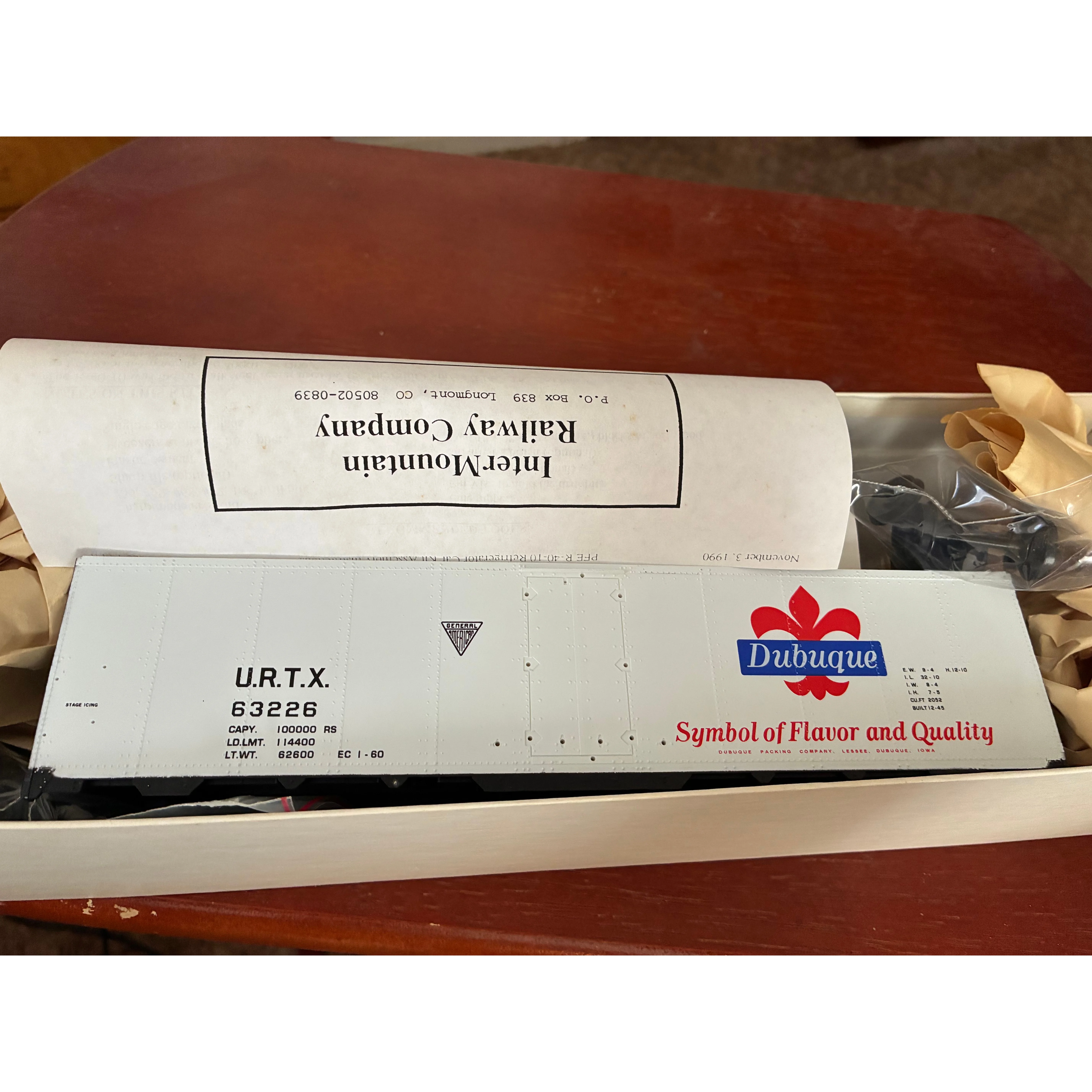 Intermountain Steel Sided ice Bunker car Dubuque kit new in box — photo 2