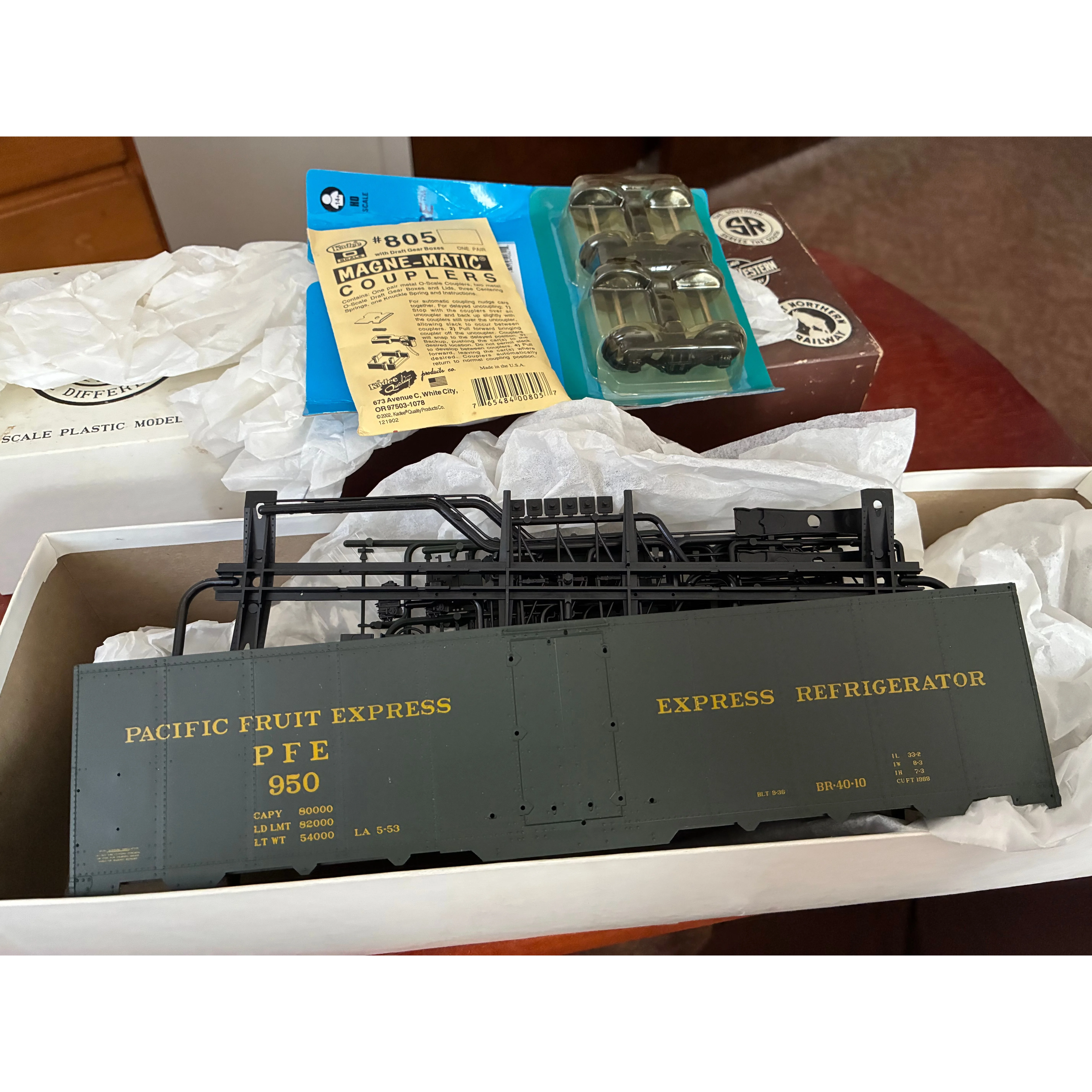 Intermountain Steel Sided ice Bunker car P.F.E. kit new in box — photo 2