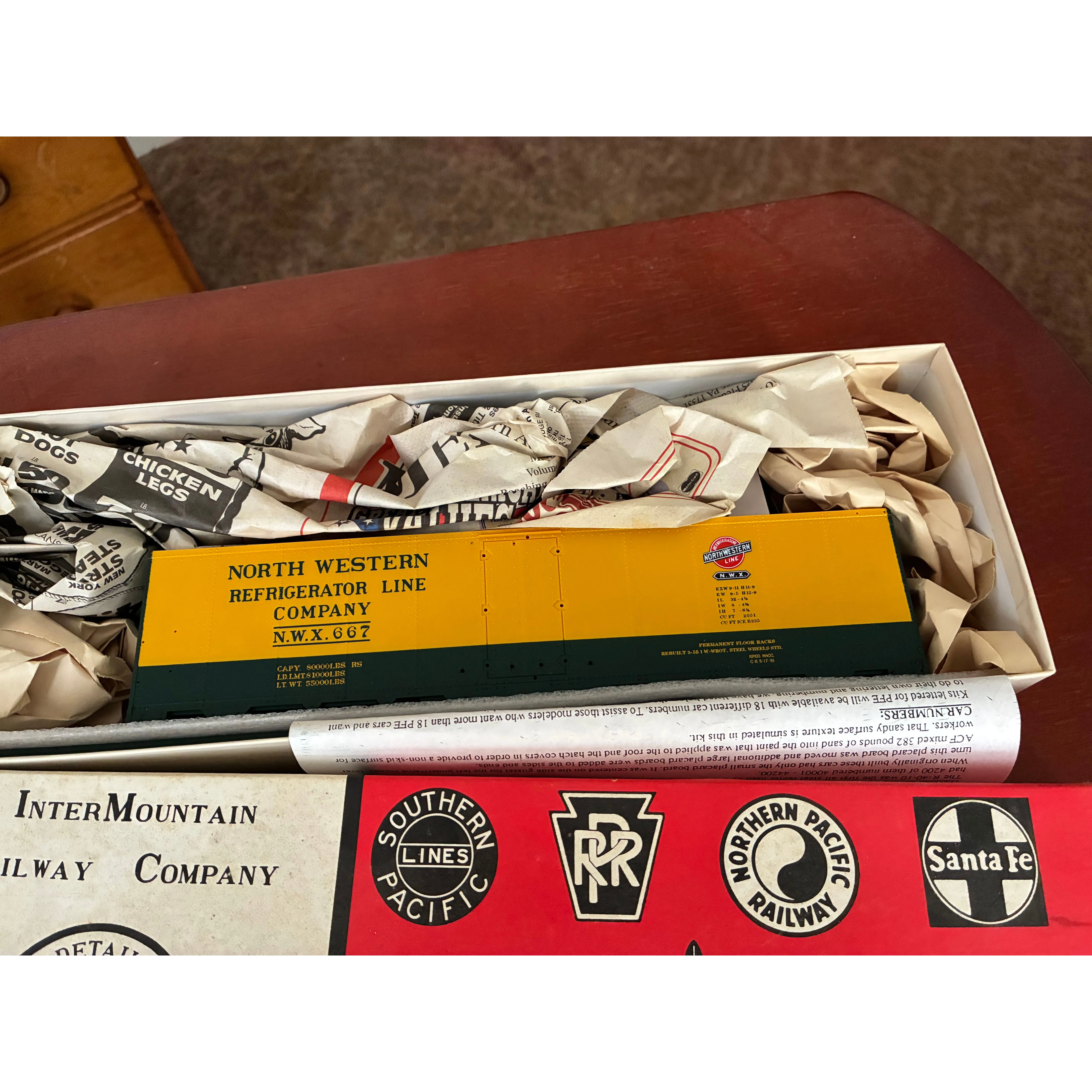 Intermountain Steel Sided ice Bunker car North Western Refigerator car new in box — photo 2