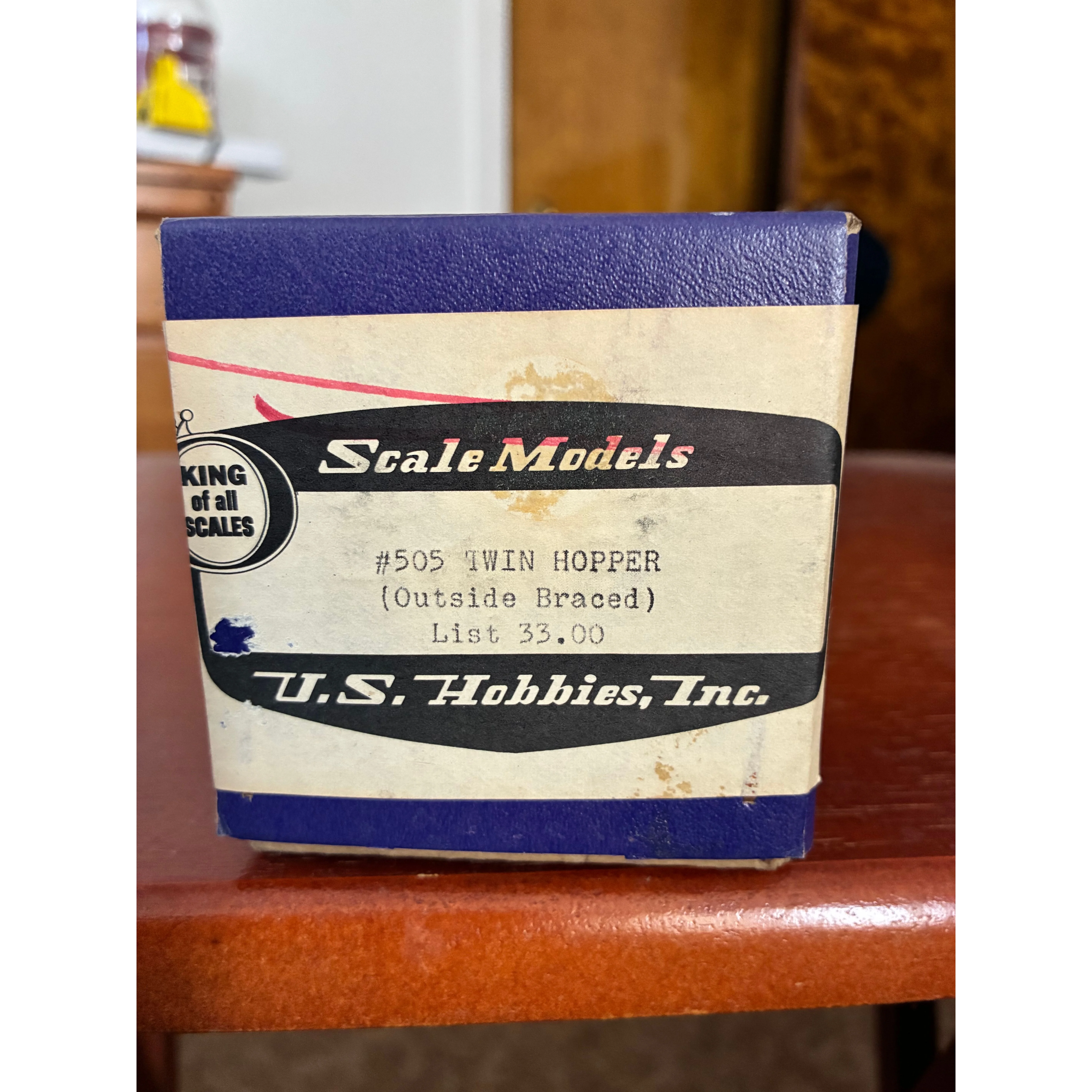 U.S. Hobbies Painted twin hopper outside braced #505