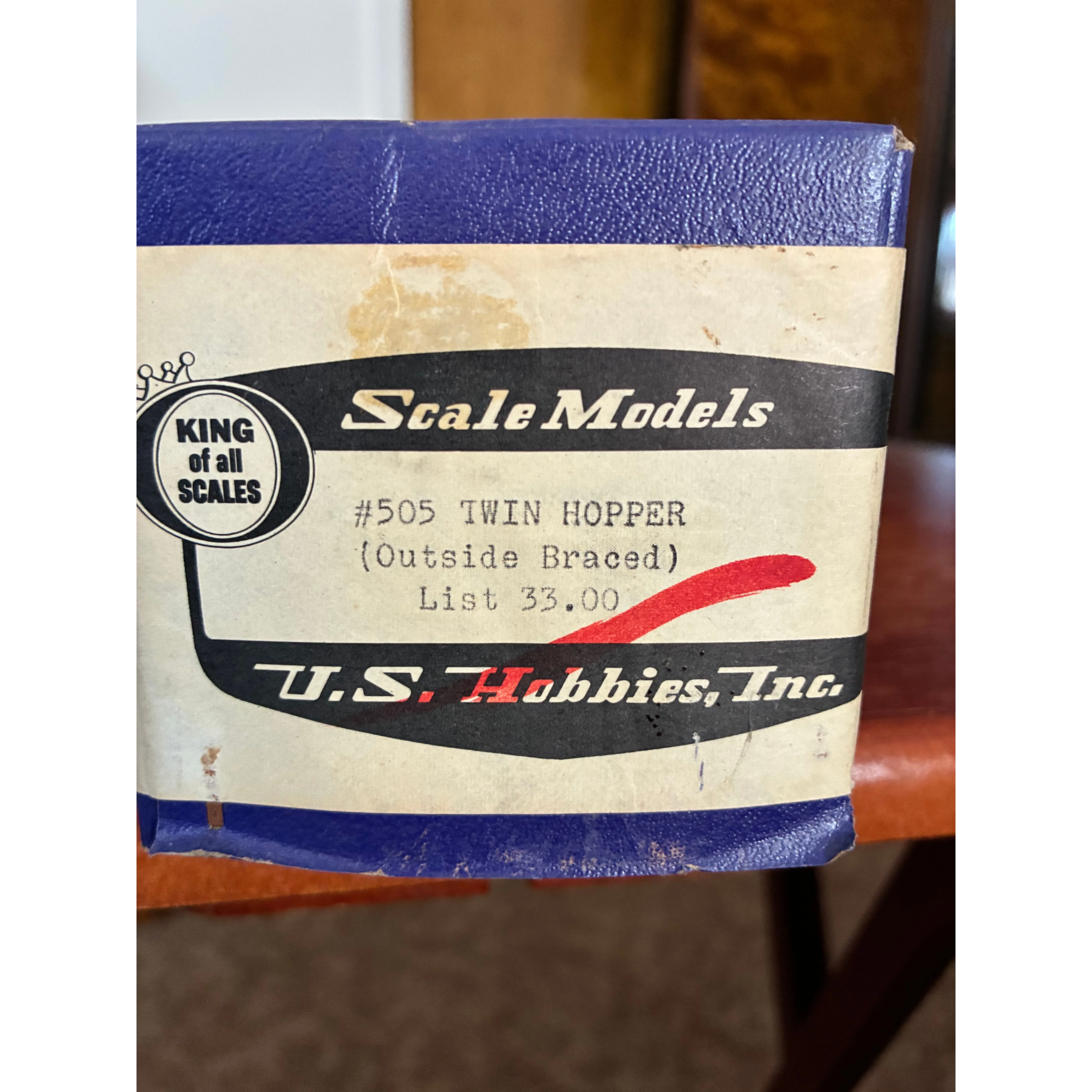 U.S. Hobbies Painted twin hopper outside braced #505