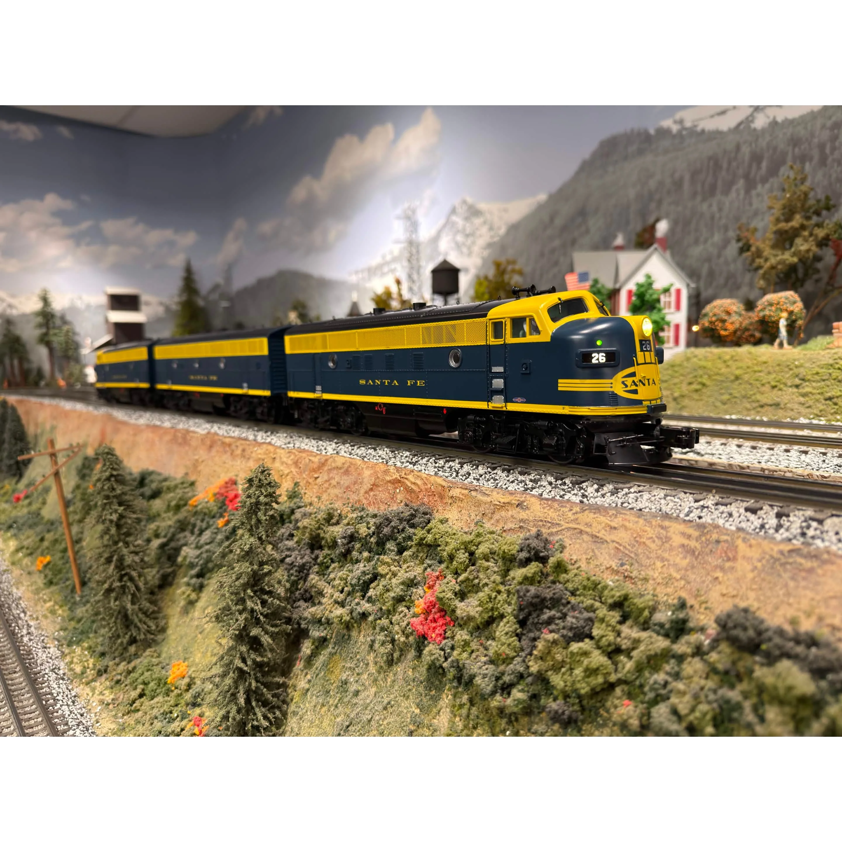 Trainworld Custom Run: MTH Premier Santa Fe F3 ABA 20-21616-1, 20-21616-3, 20-21617-4