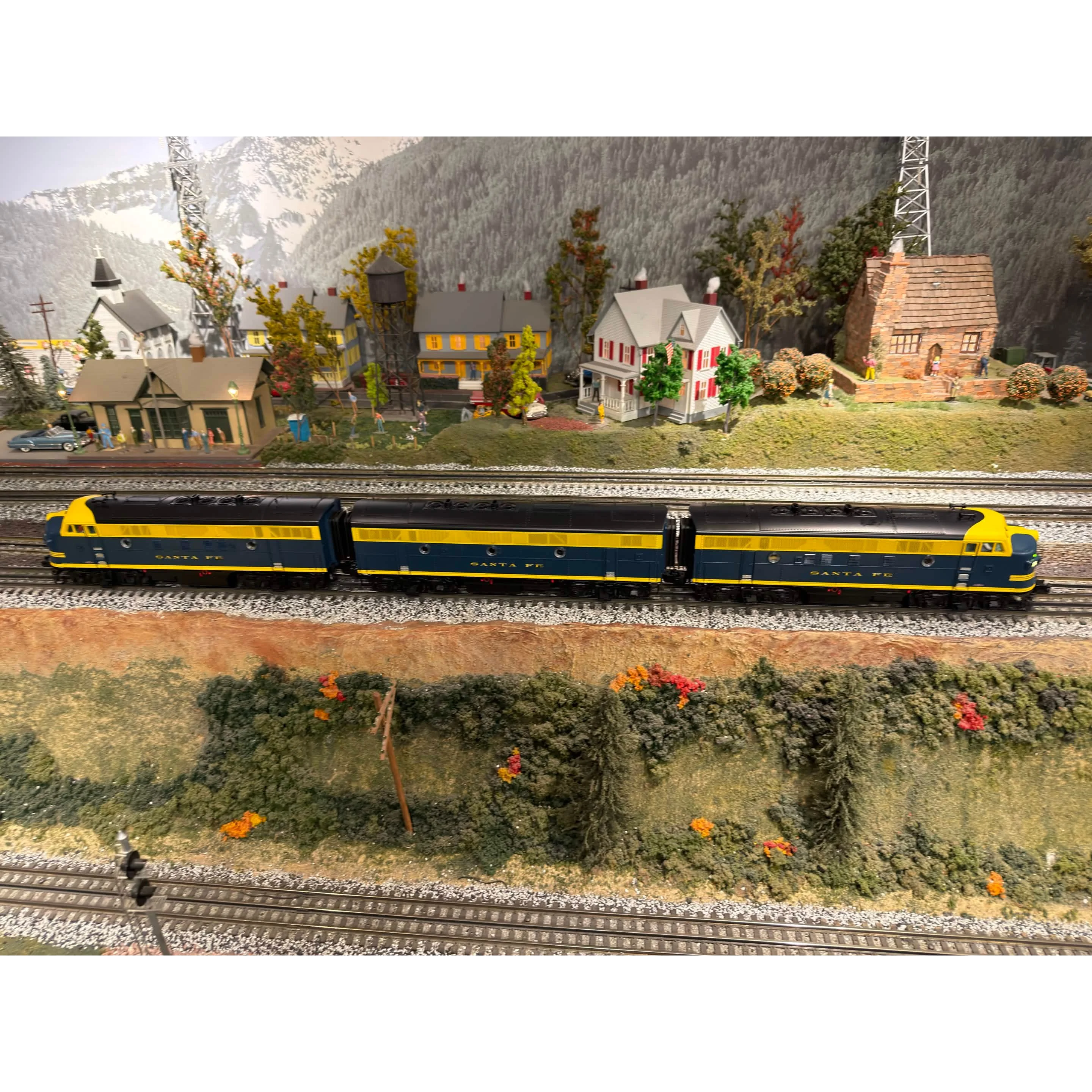 Trainworld Custom Run: MTH Premier Santa Fe F3 ABA 20-21616-1, 20-21616-3, 20-21617-4 — photo 2