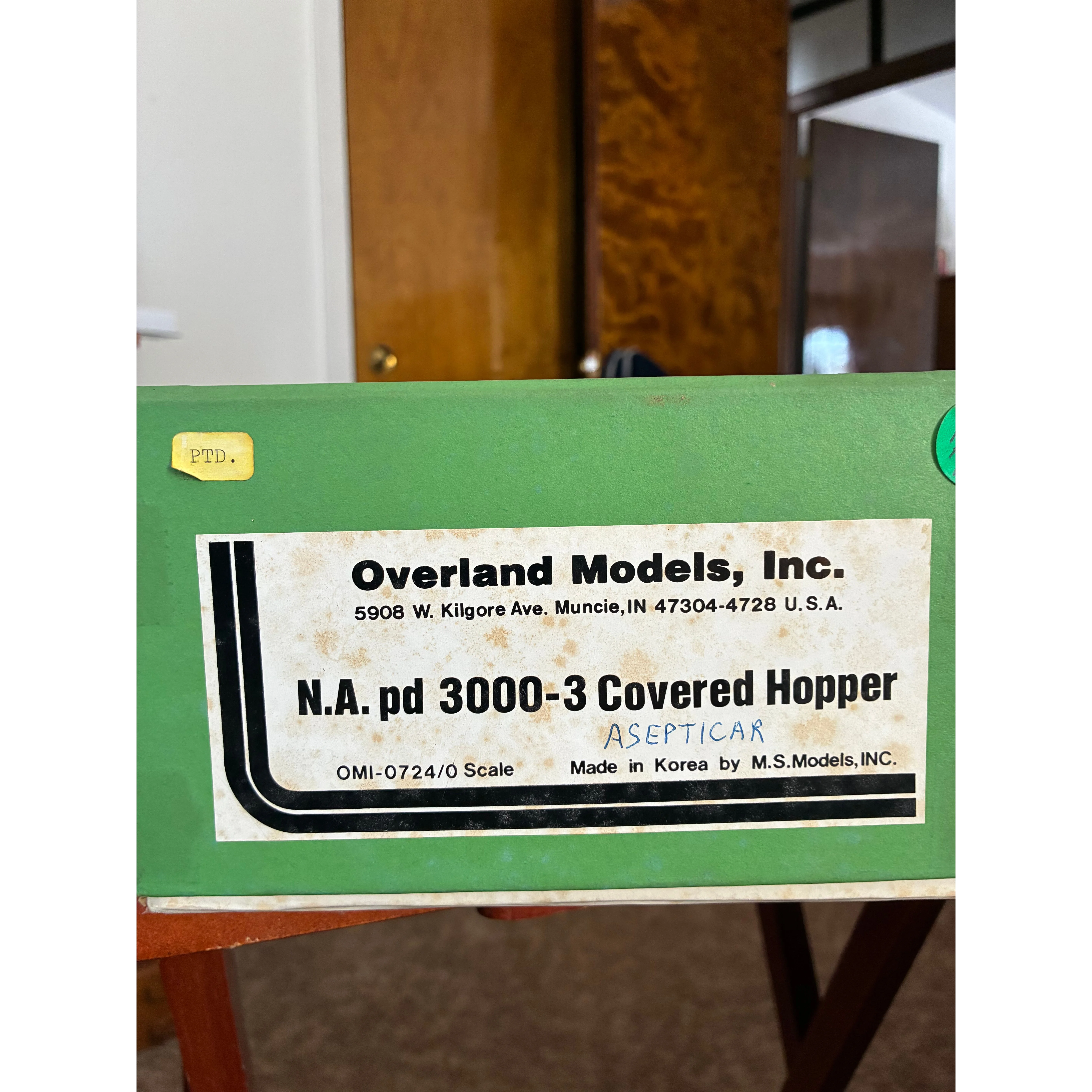 Painted Asepticar 3 covered Hopper car — photo 2