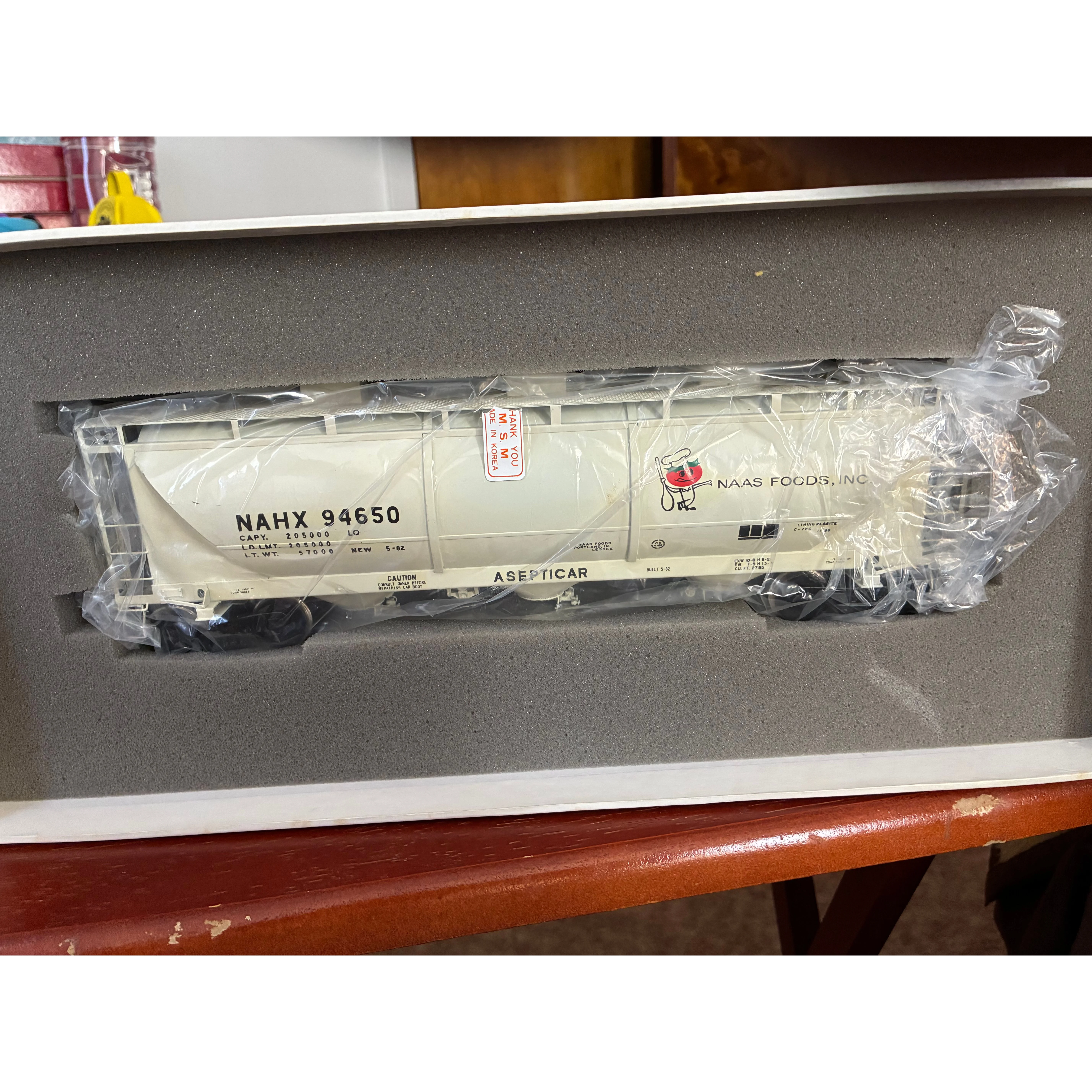 Painted Asepticar 3 covered Hopper car — photo 3