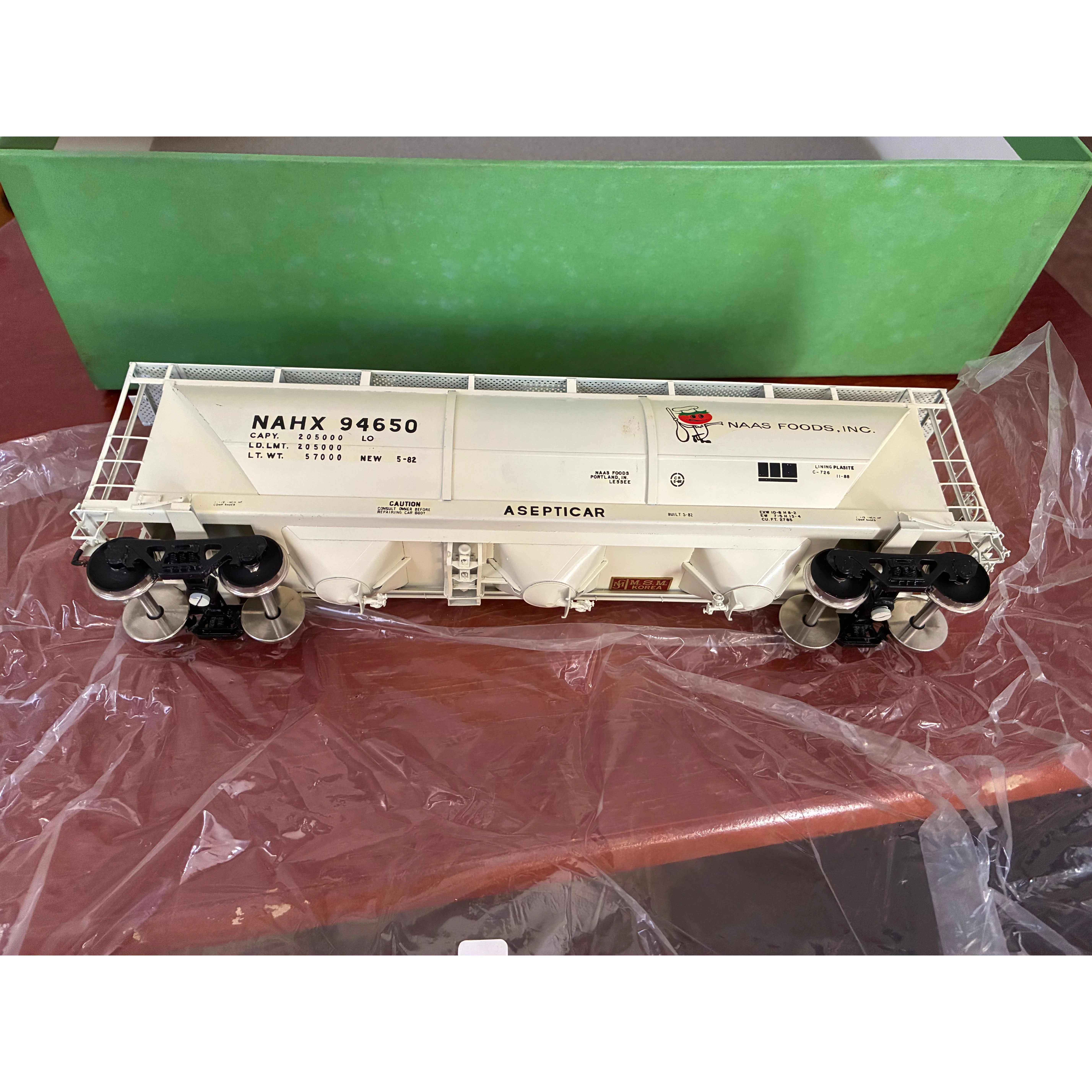 Painted Asepticar 3 covered Hopper car — photo 5