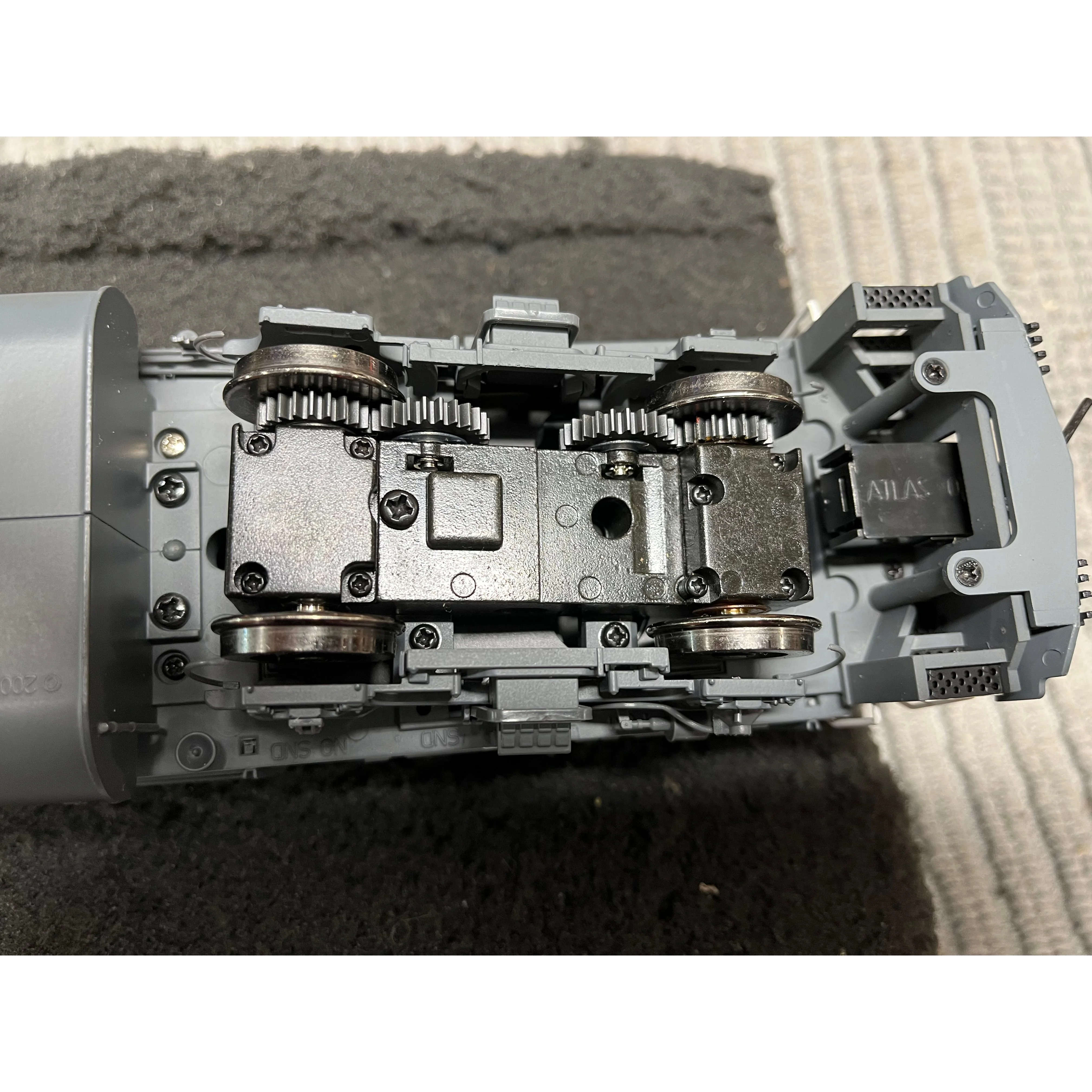 Atas O 2 Rail Southern Pacific GP60 Non-Powered Master Series Locomotive 2267-1 — photo 13