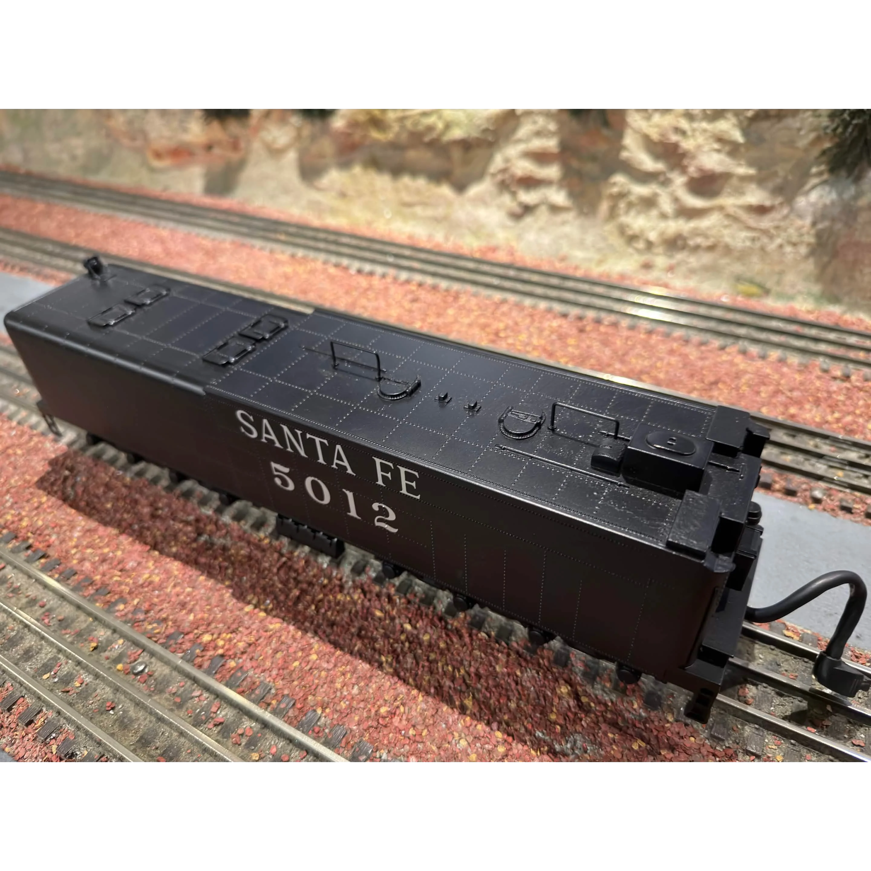 MTH Premier Santa Fe 2-10-4 20-3056-1 - Image 4