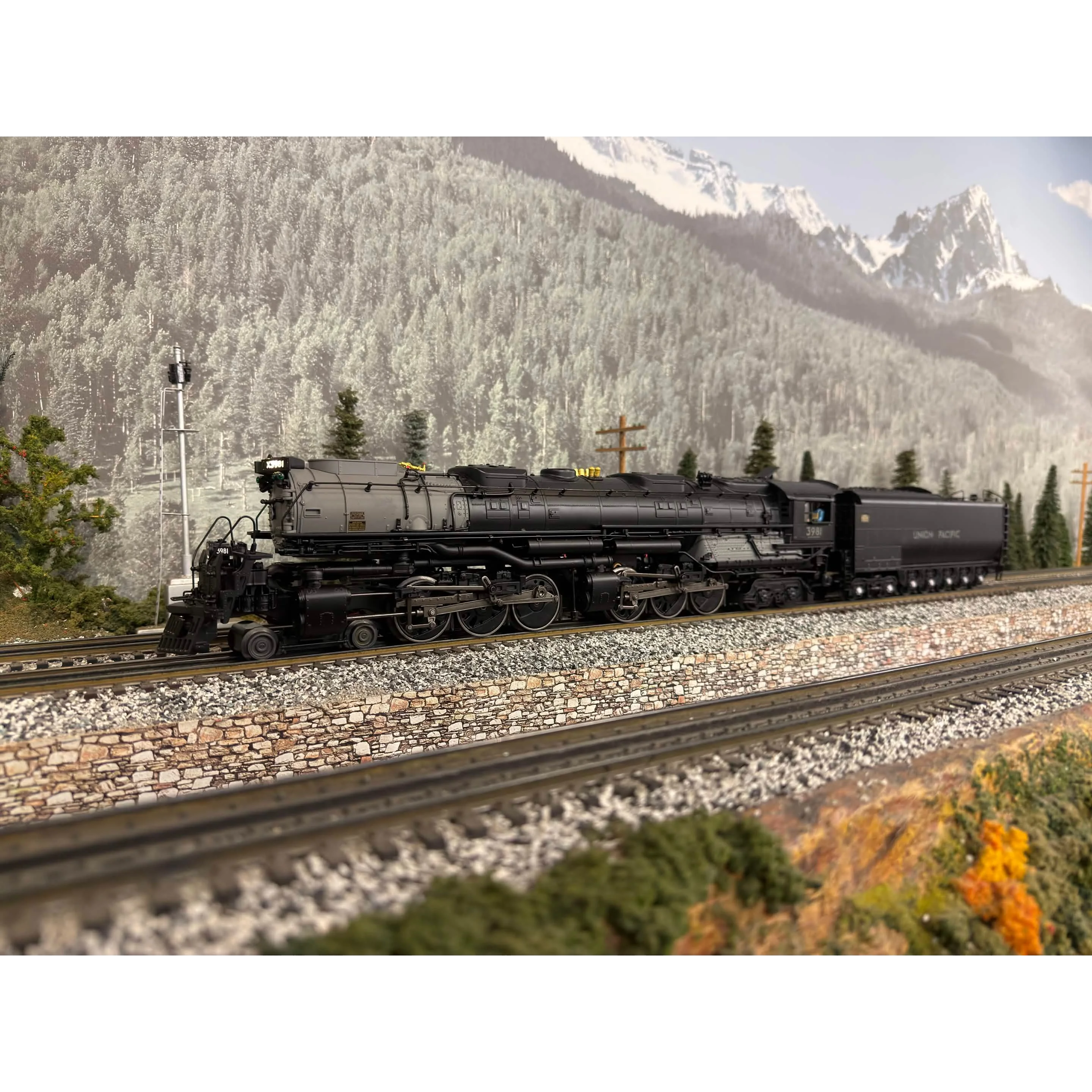 Lionel Vision Line Challenger UP 3981 (2nd Run)
