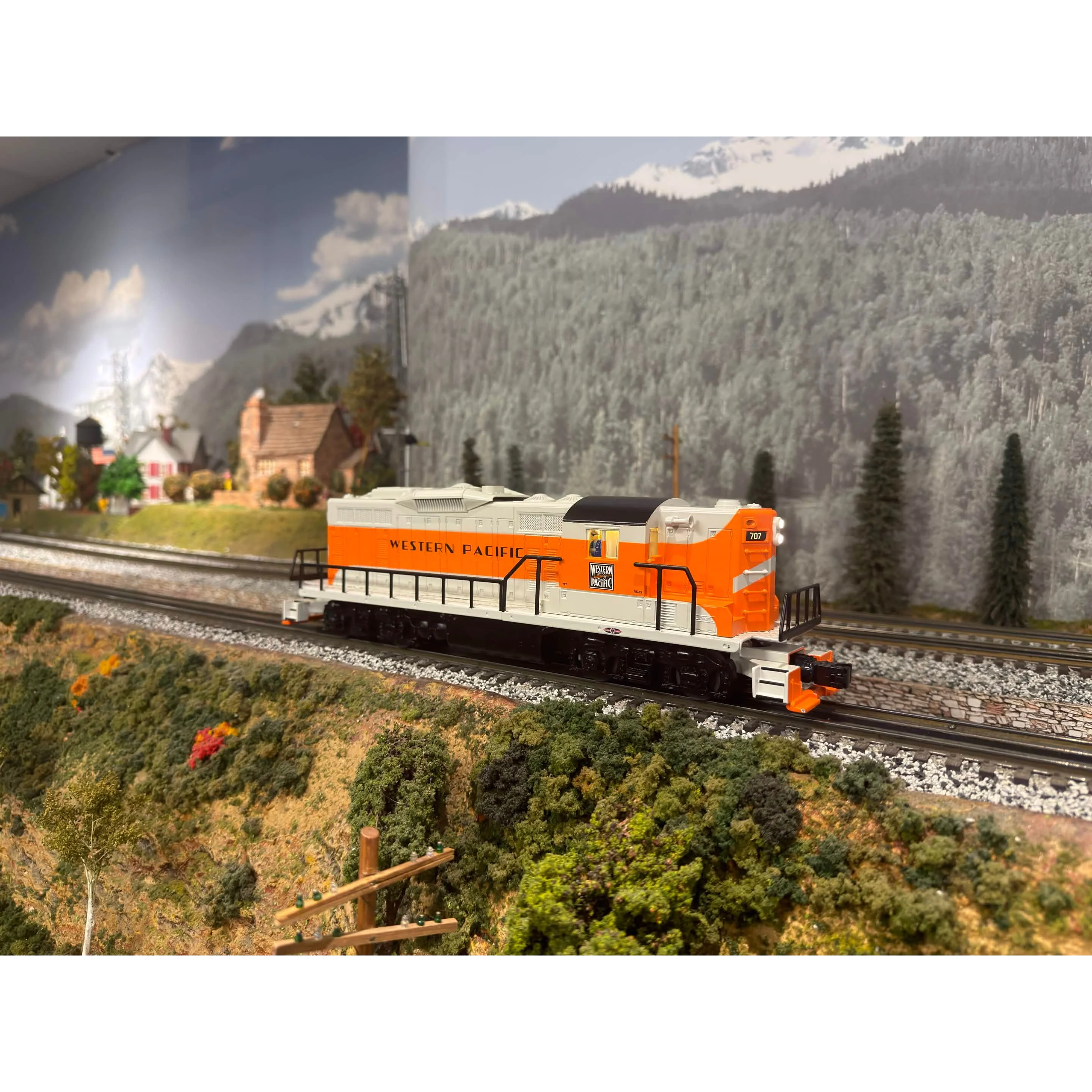 6-84111 Lionel Lionchief Plus WP GP7.