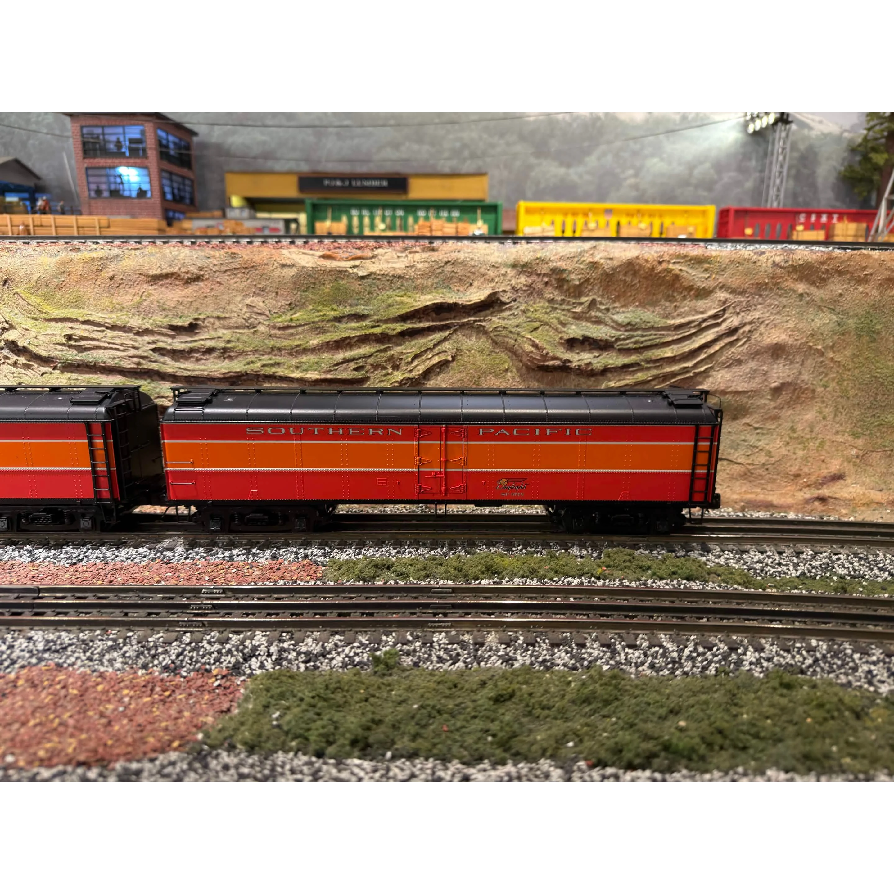 MTH Premier 11 Passenger Car and 2 R50bs. — photo 3