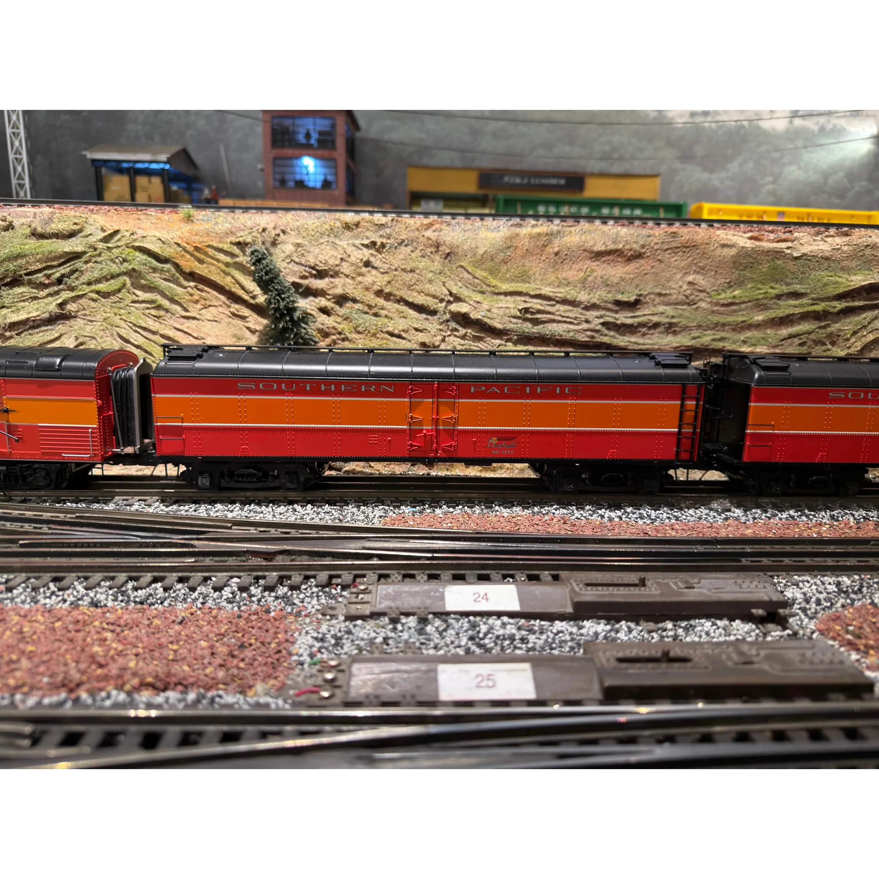 MTH Premier 11 Passenger Car and 2 R50bs. — photo 4