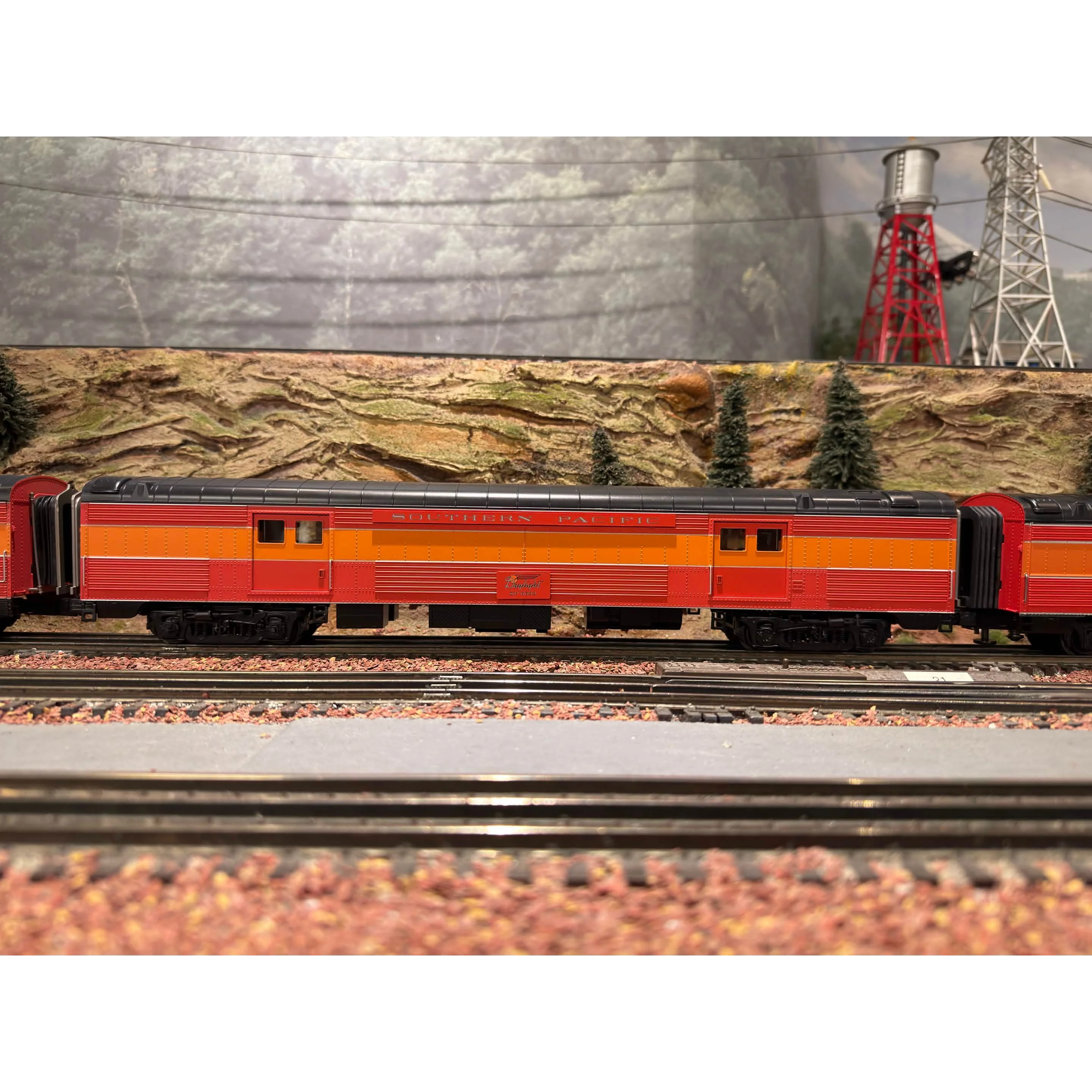 MTH Premier 11 Passenger Car and 2 R50bs. — photo 7