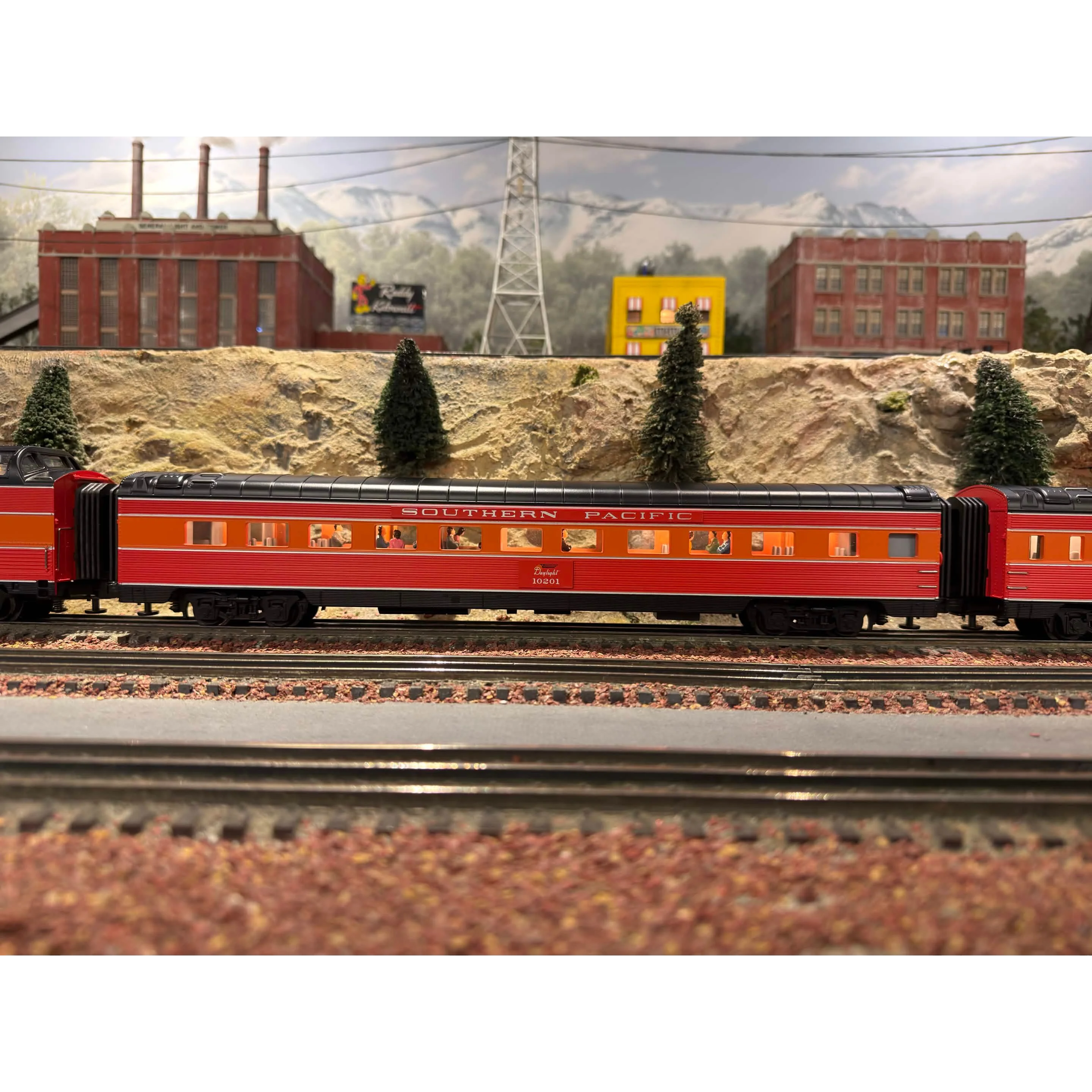 MTH Premier 11 Passenger Car and 2 R50bs. — photo 13