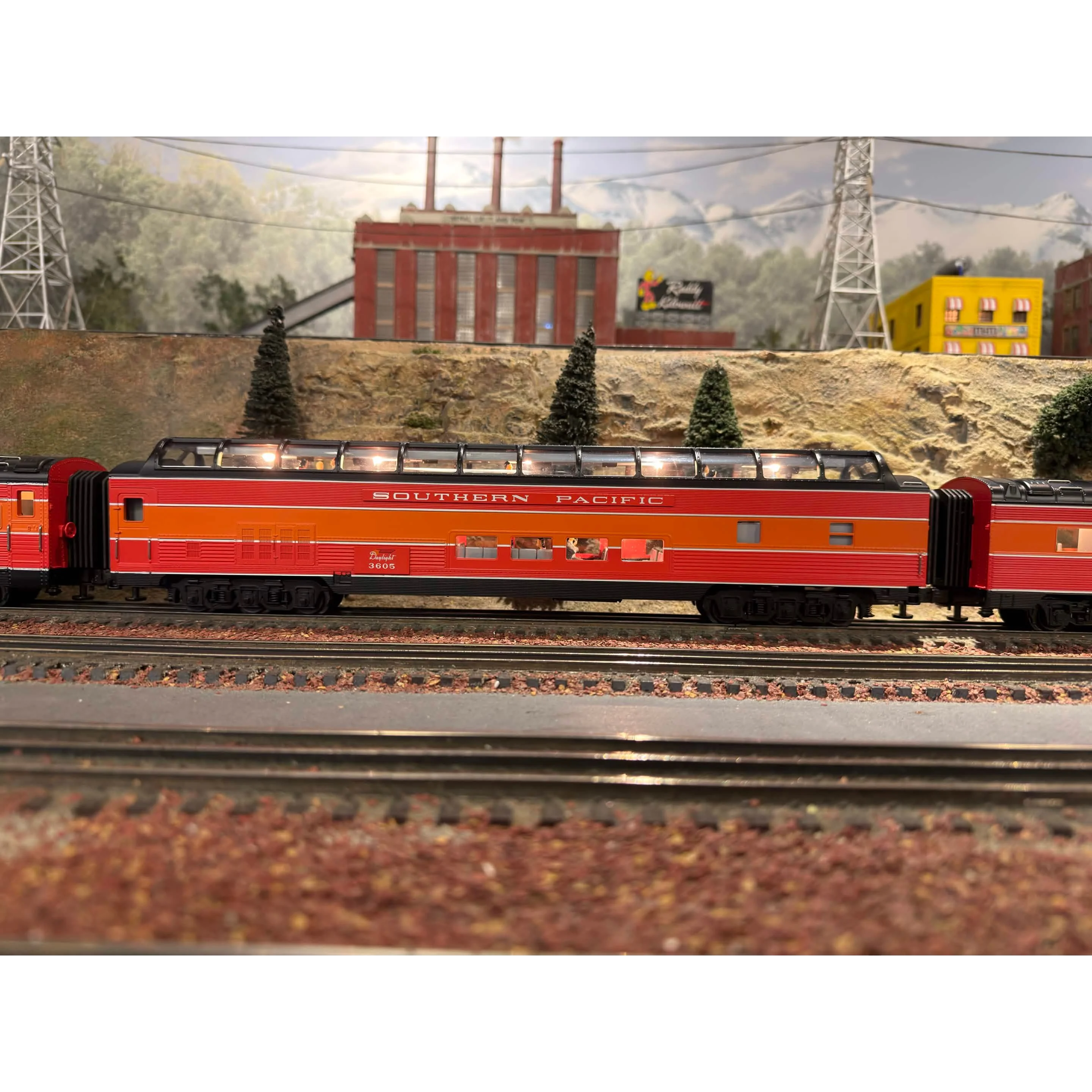 MTH Premier 11 Passenger Car and 2 R50bs. — photo 14