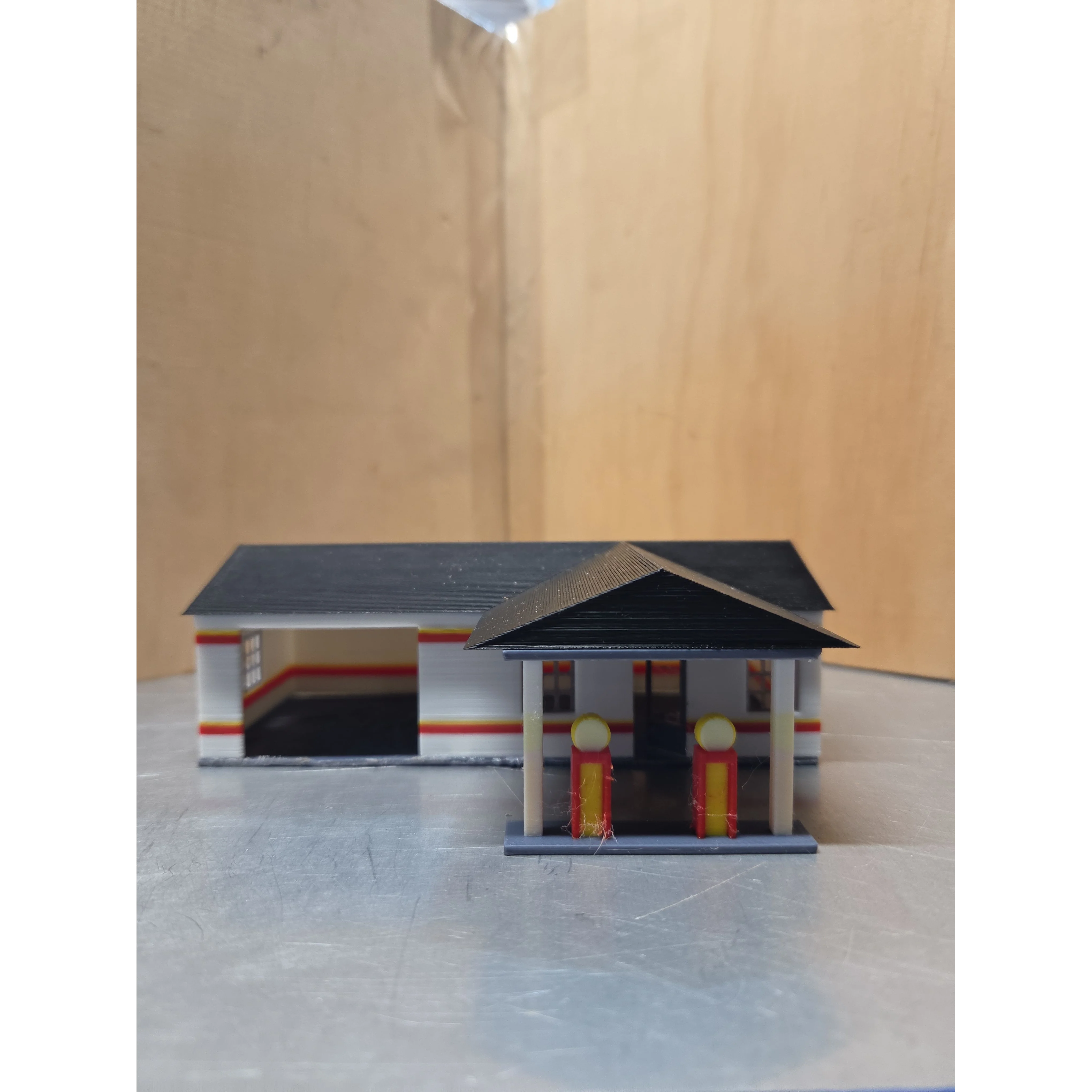 HO Scale Art Deco Shell Gas Station