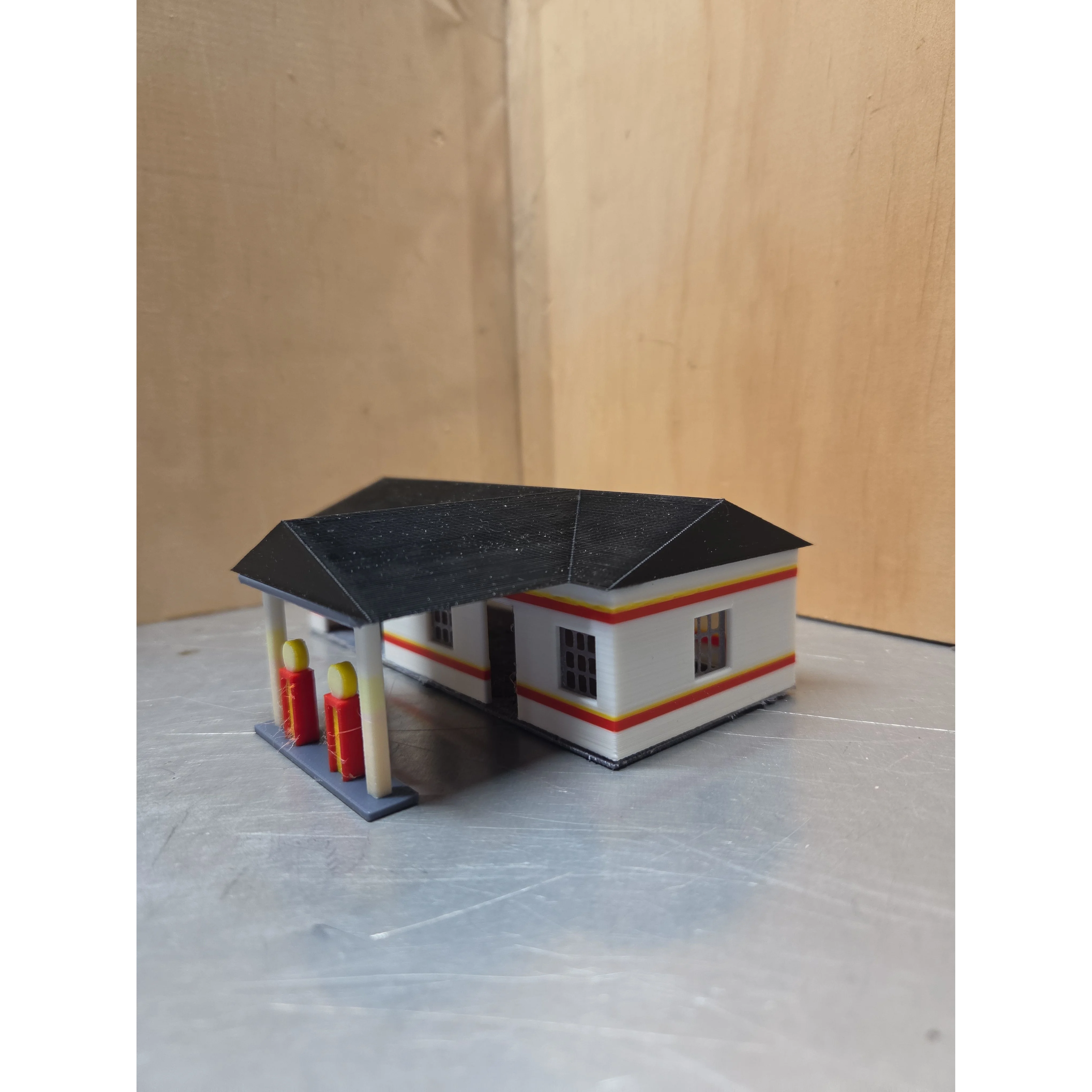 HO Scale Art Deco Shell Gas Station — photo 2