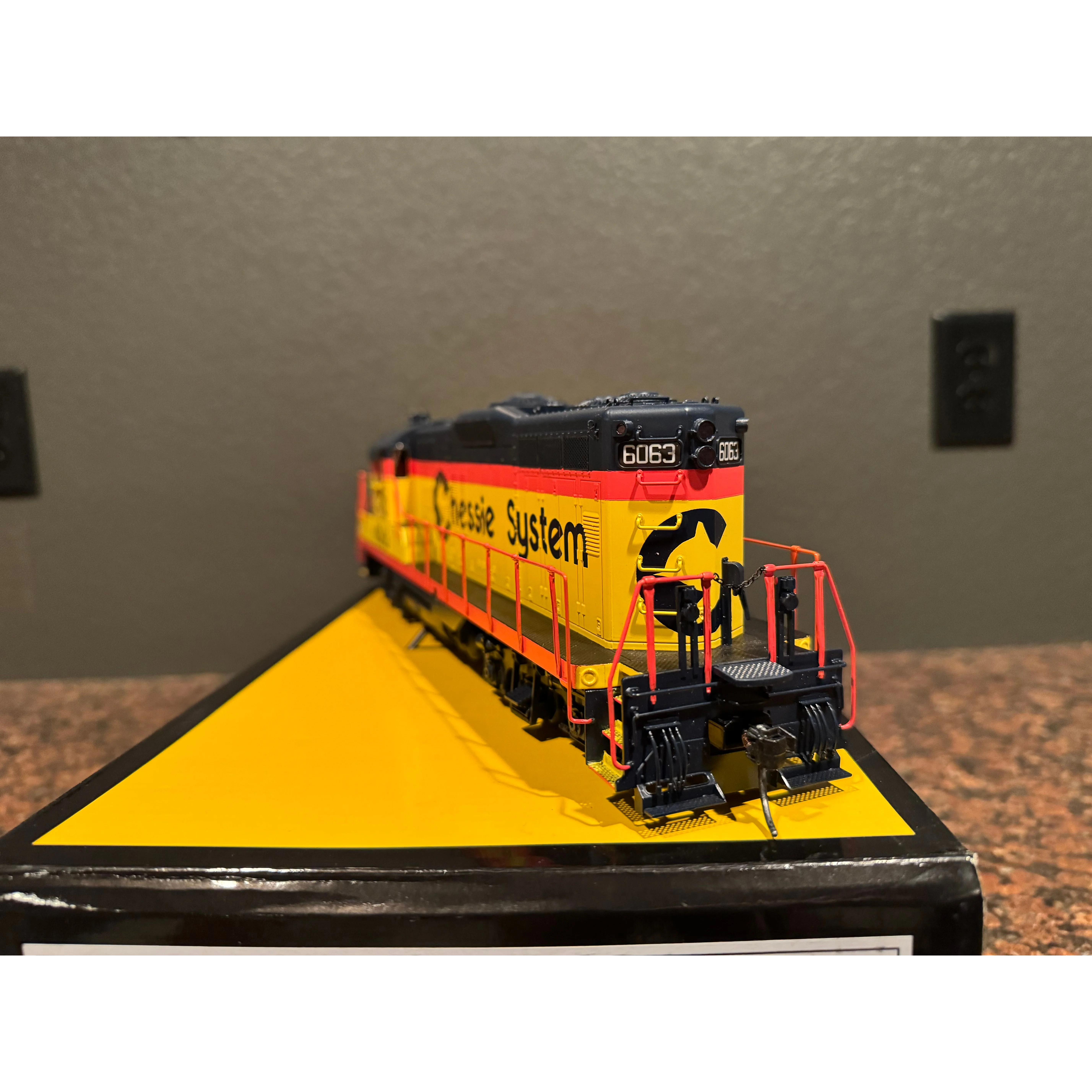 Sunset Models 3rd Rail Chessie System 2R GP9 Diesel ESU Loksound — photo 3