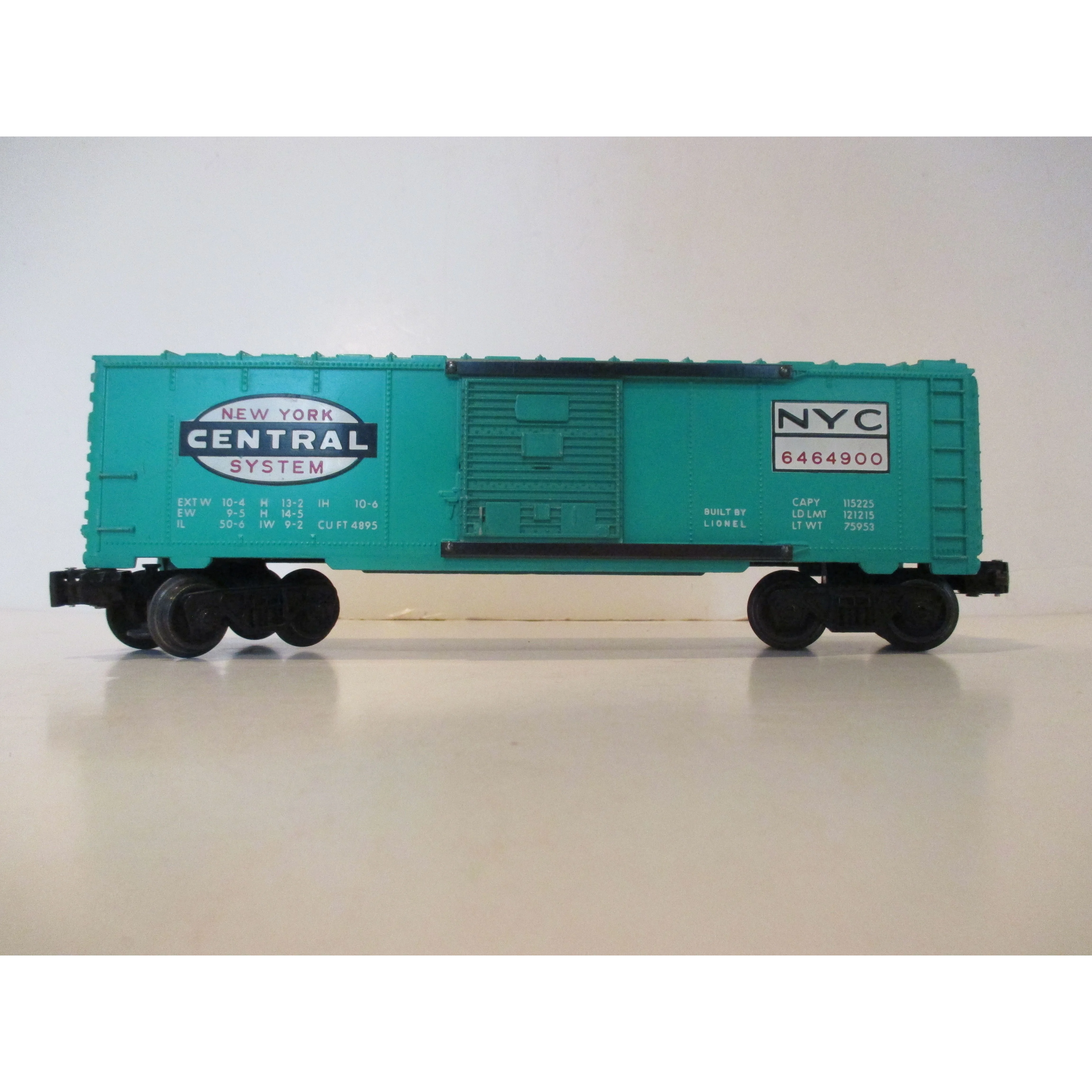 Lionel Lines 6464-900 NYC Postwar Era Boxcar w/Original Picture Box Type IV Body