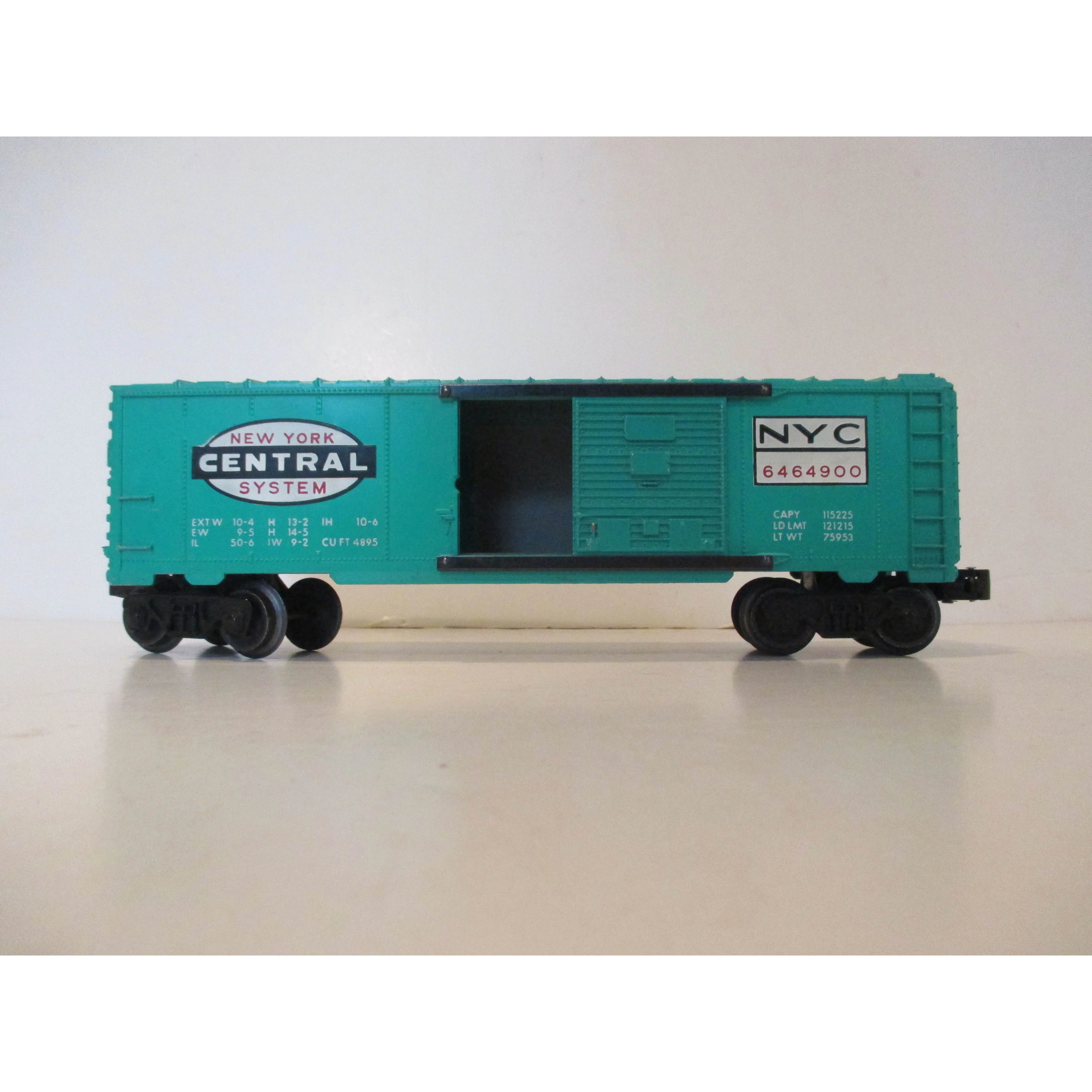 Lionel Lines 6464-900 NYC Postwar Era Boxcar w/Original Picture Box Type IV Body — photo 2
