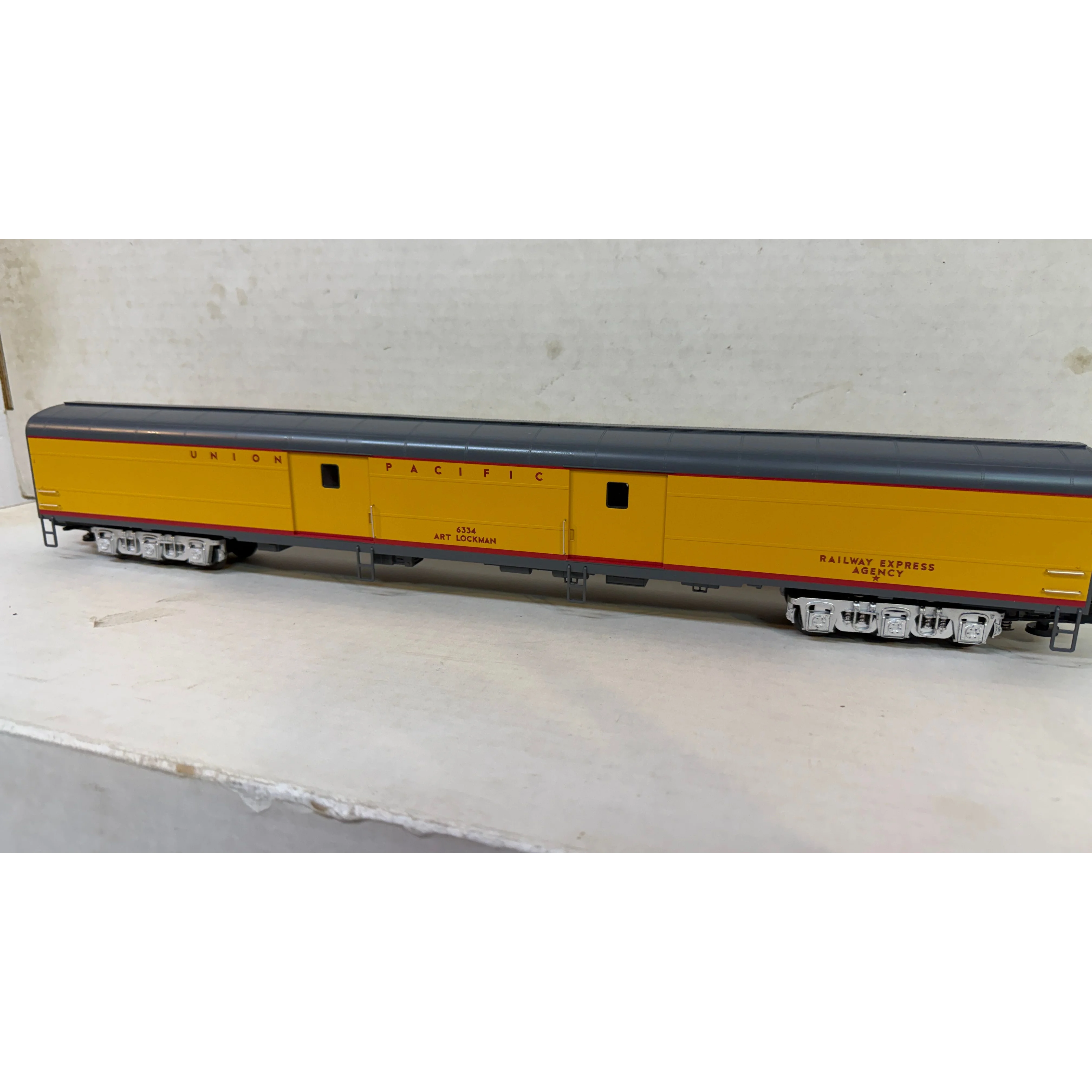 Lionel 2327280 Union Pacific Passenger Car 2-Pack Art Lockman and Idaho — photo 14