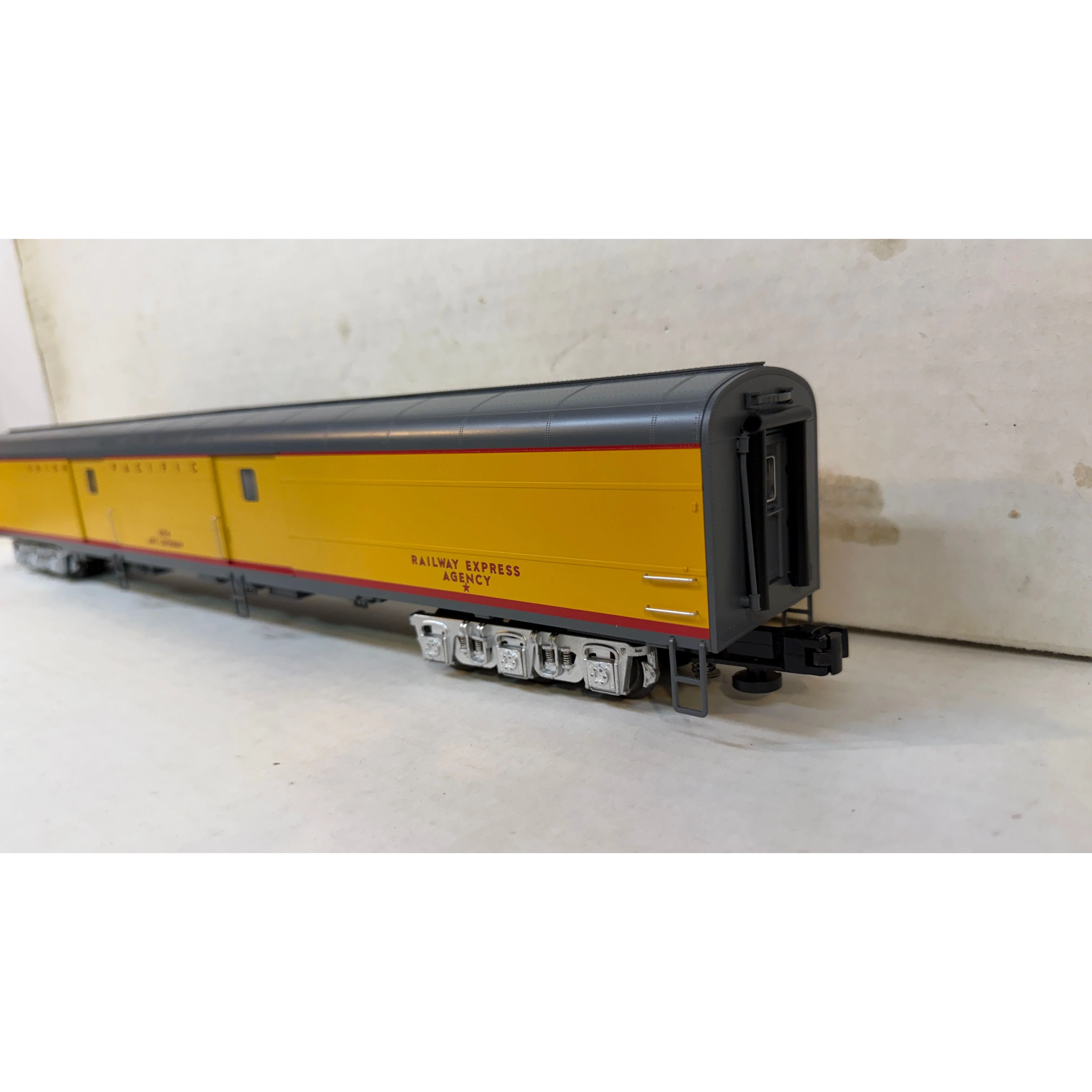 Lionel 2327280 Union Pacific Passenger Car 2-Pack Art Lockman and Idaho — photo 2