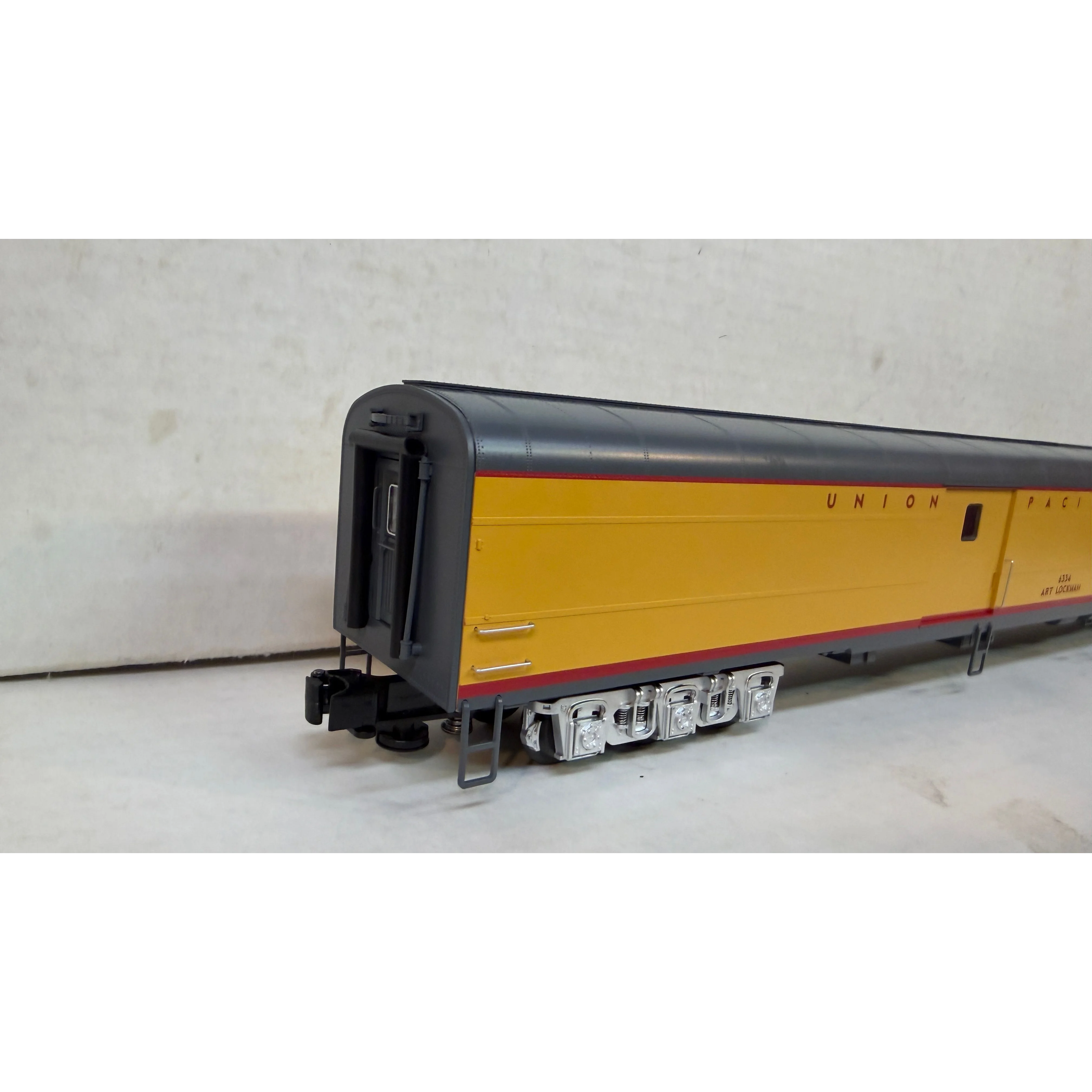 Lionel 2327280 Union Pacific Passenger Car 2-Pack Art Lockman and Idaho — photo 3