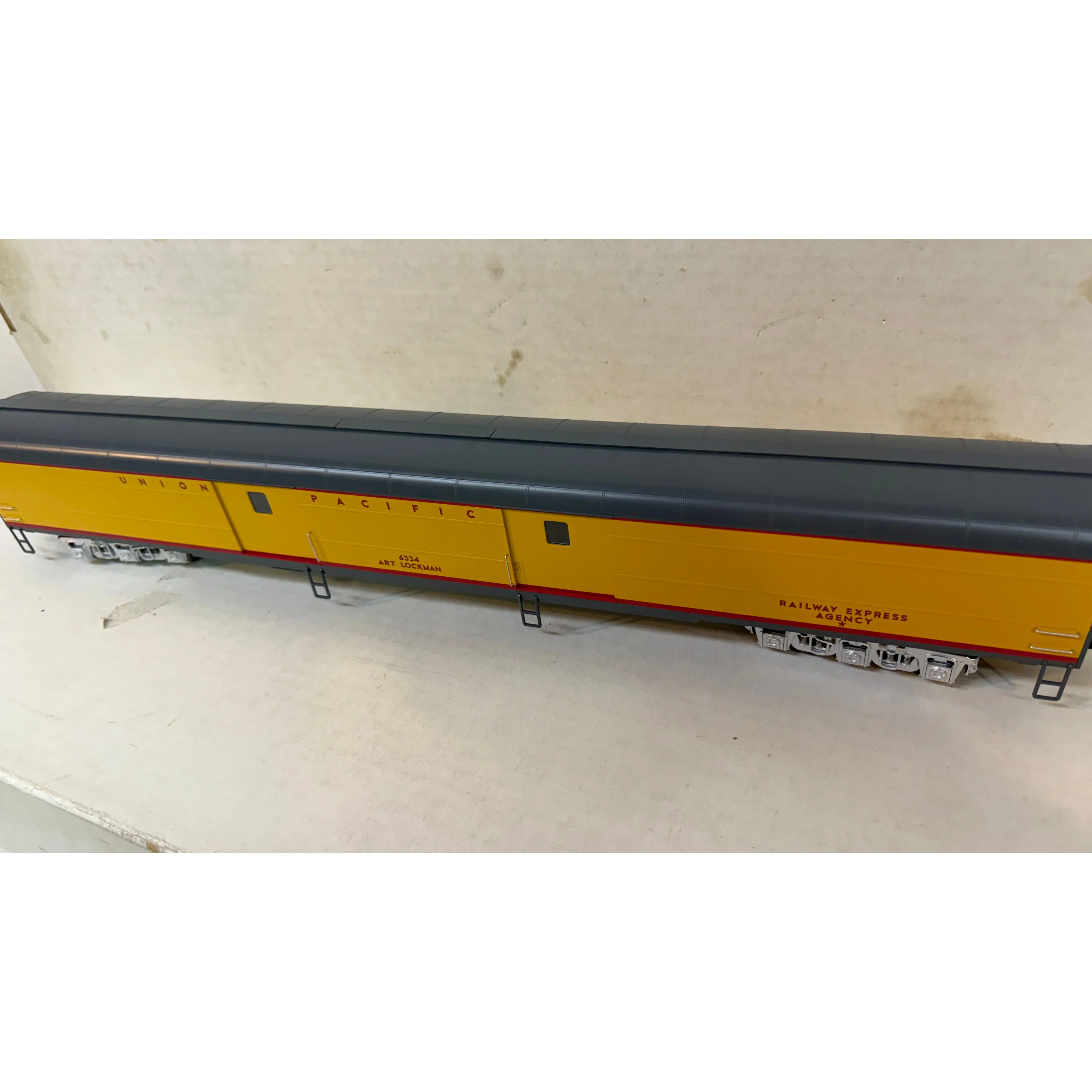 Lionel 2327280 Union Pacific Passenger Car 2-Pack Art Lockman and Idaho — photo 6