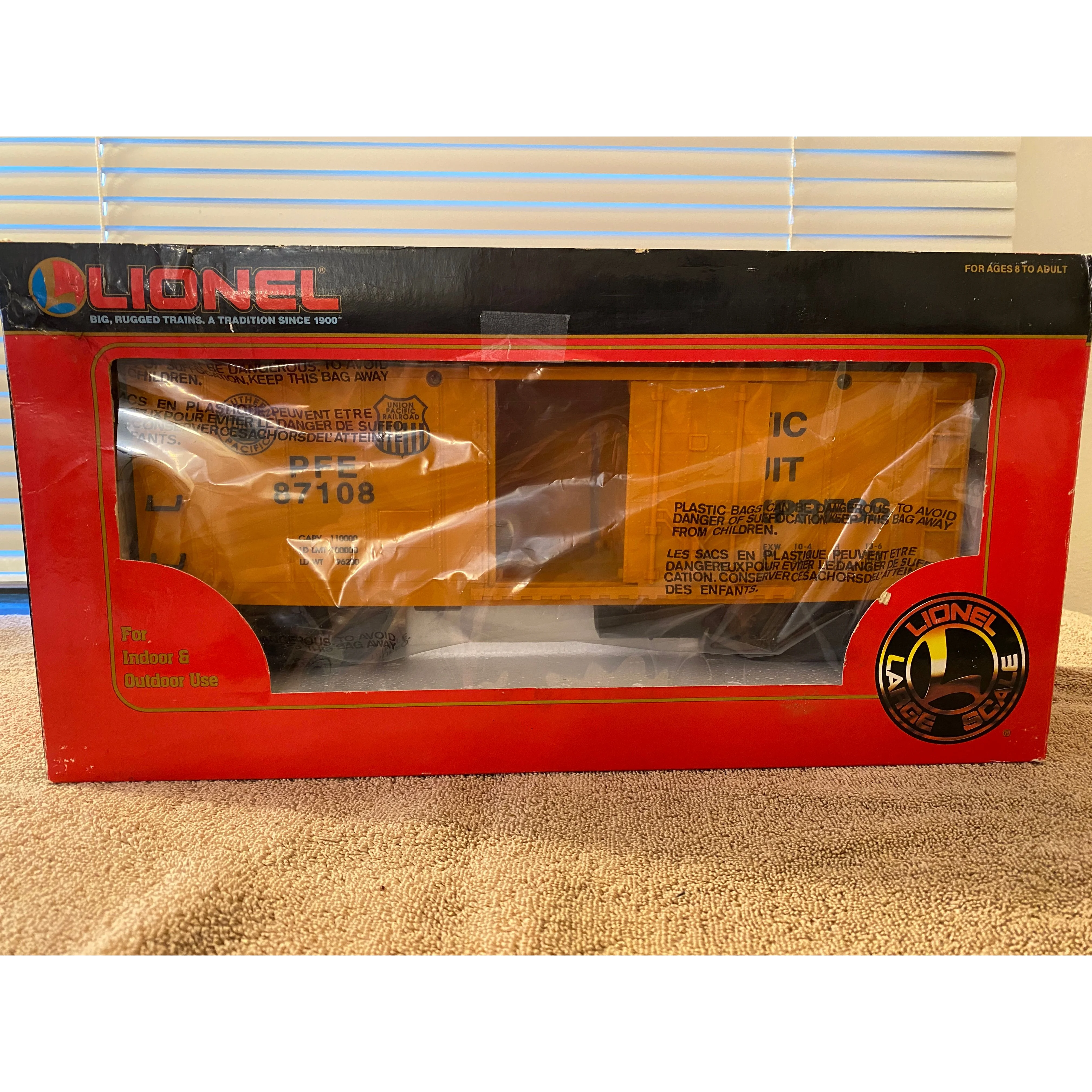Lionel G Scale Pacific Fruit Express Car 8-787108 like brand new condition