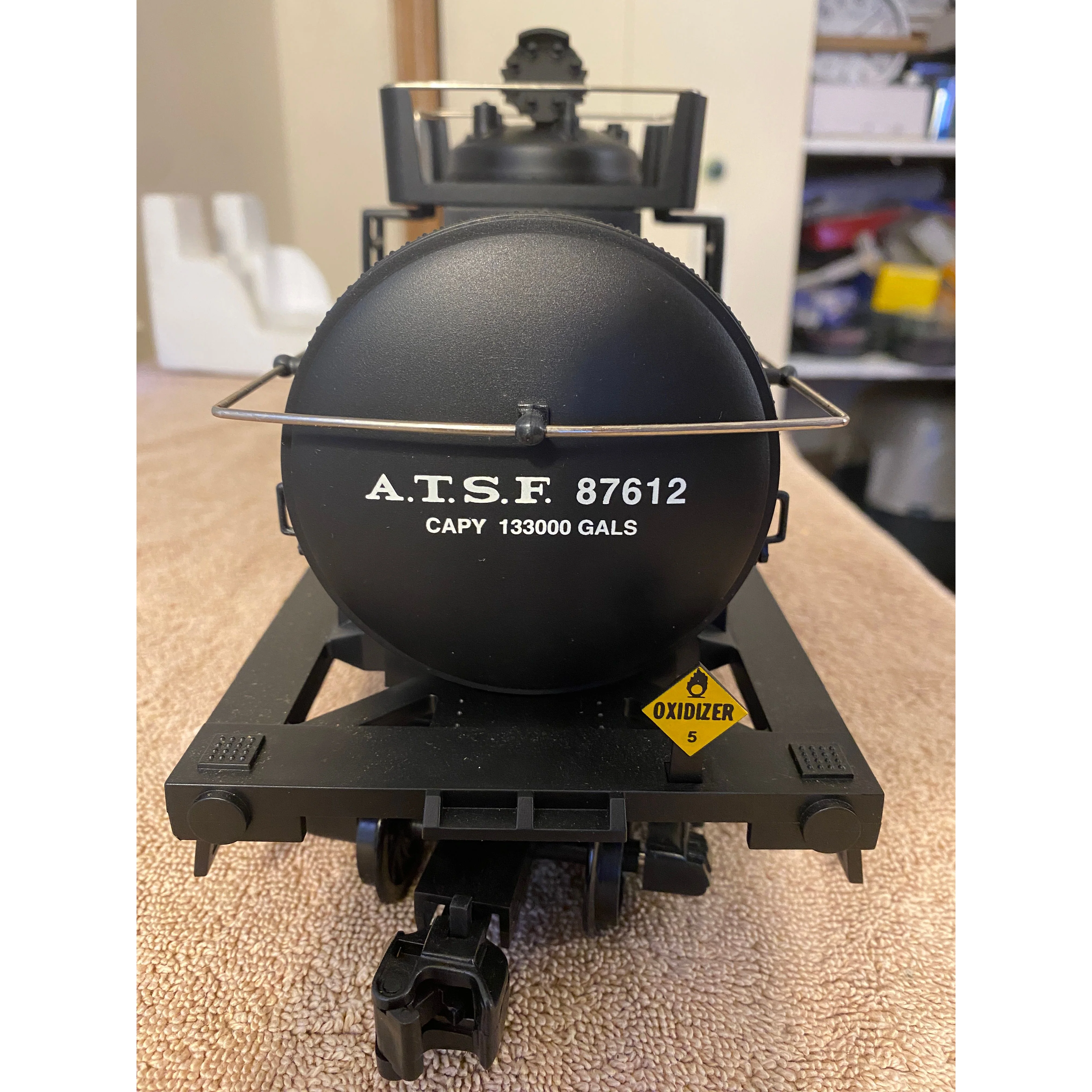 Lionel G Scale 1995 Santa Fe Tank Car 8-87612 — photo 7