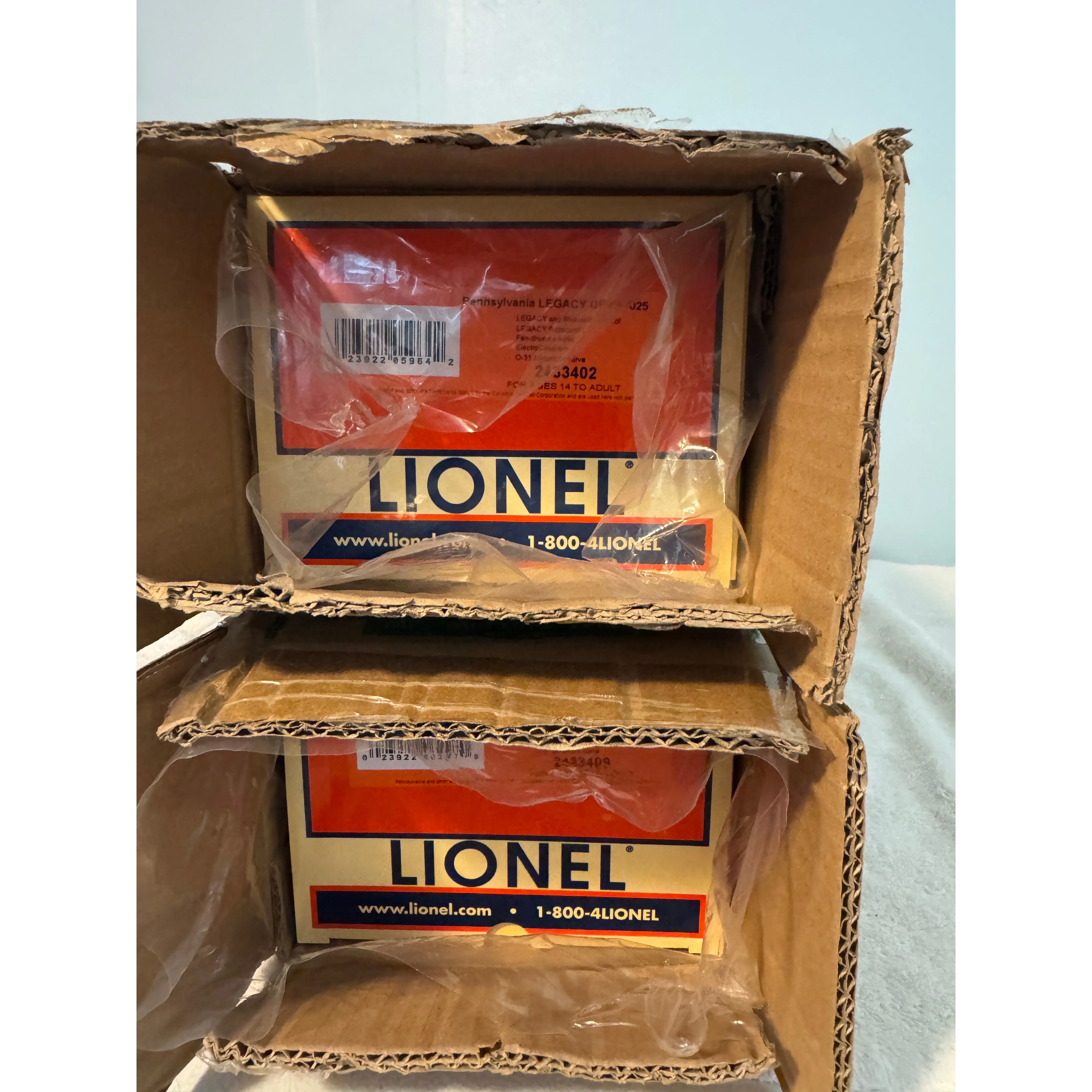 Lionel Legacy Pennsylvania PRR GP9 Powered & Superbass B unit — photo 12
