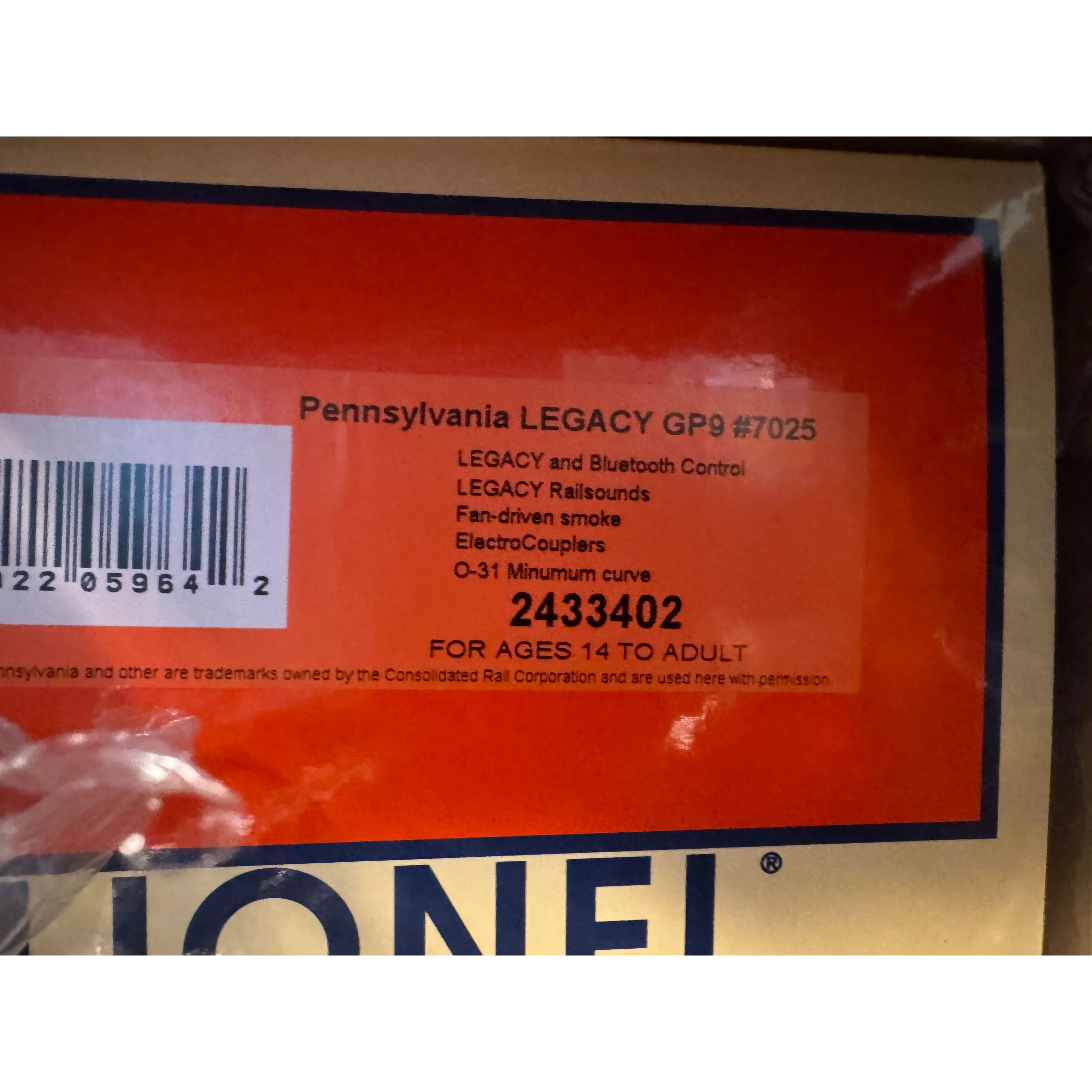 Lionel Legacy Pennsylvania PRR GP9 Powered & Superbass B unit — photo 13