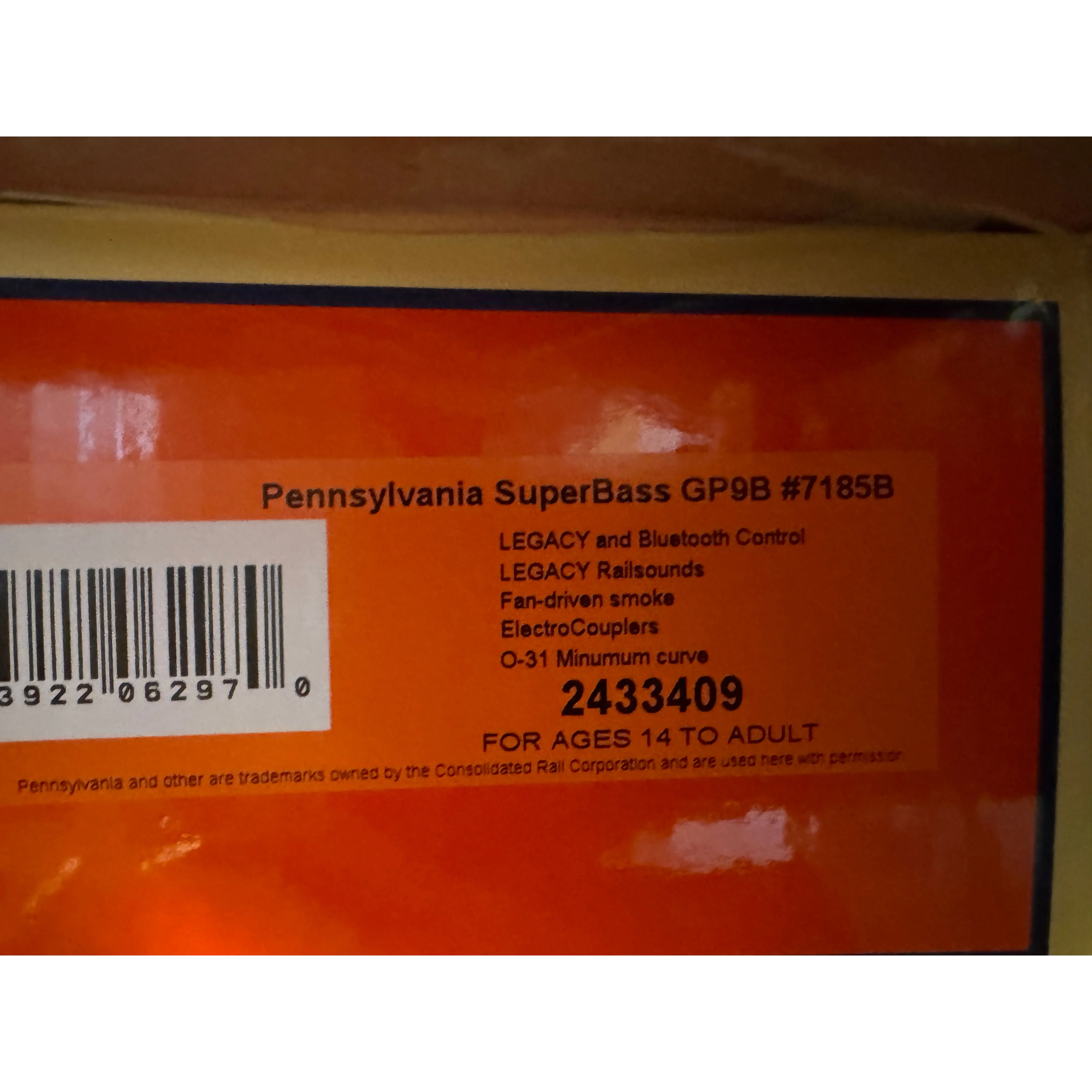 Lionel Legacy Pennsylvania PRR GP9 Powered & Superbass B unit — photo 14