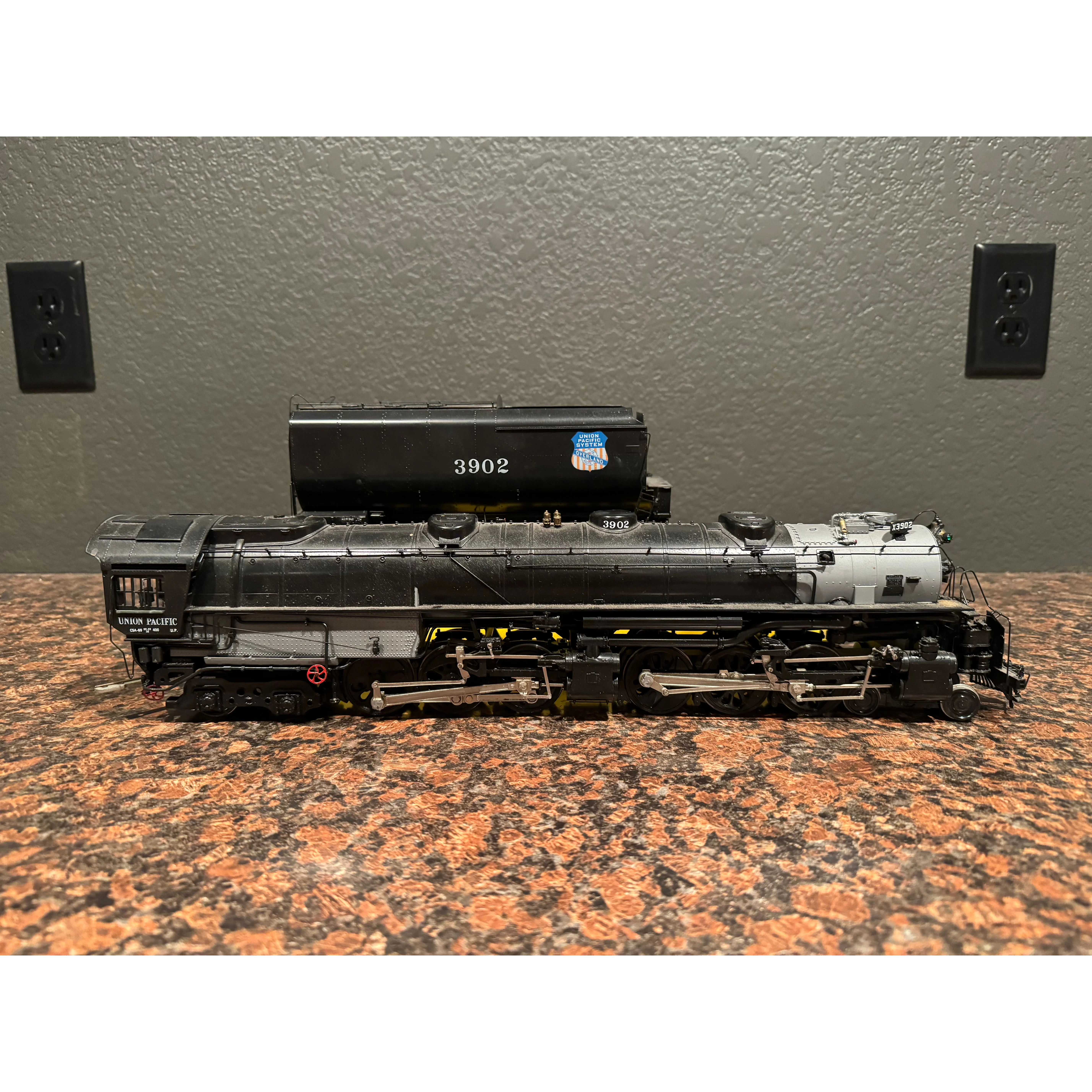 Sunset Models Samhongsa Built Brass 2R Union Pacific Early Challenger Pro Painted — photo 8