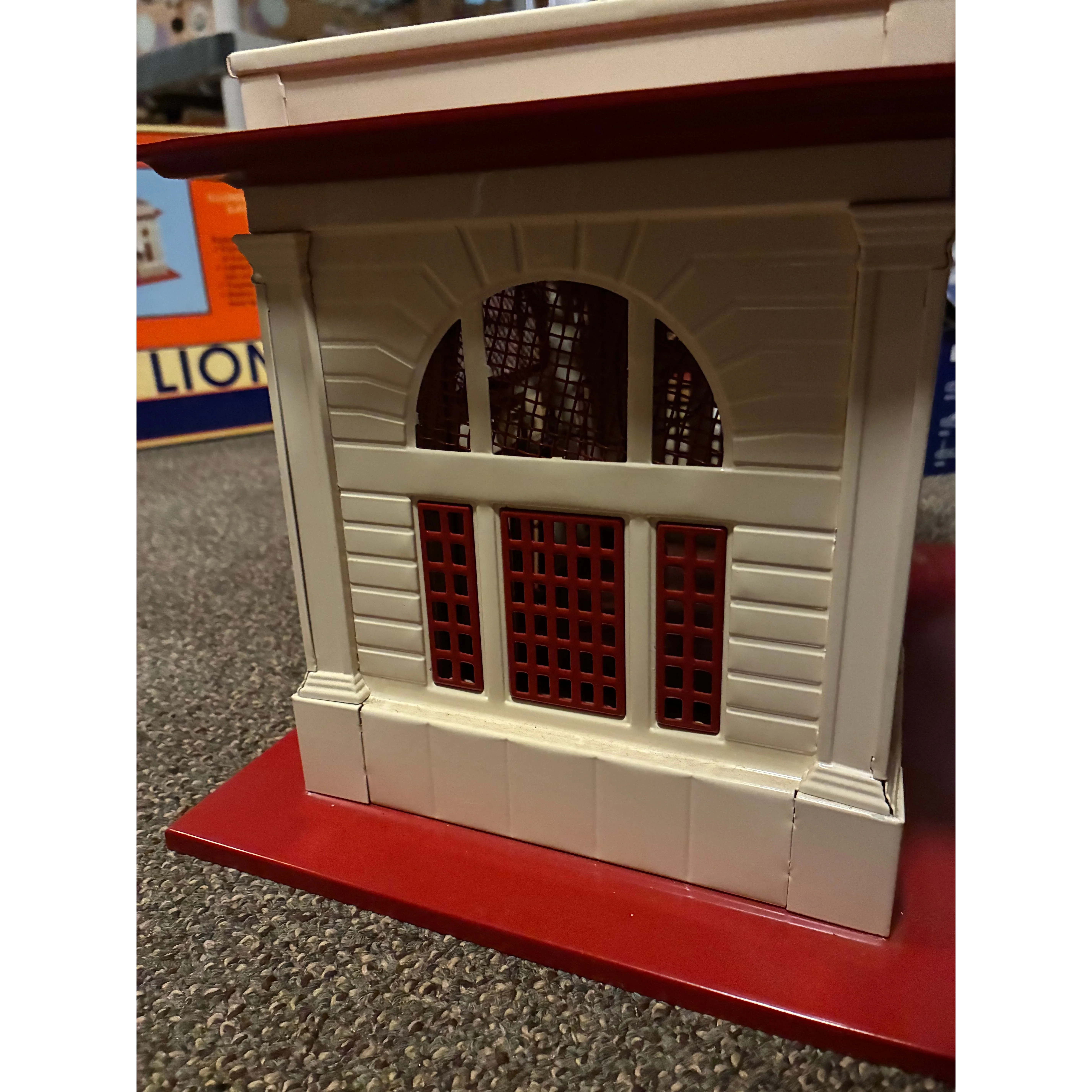 Lionel 6-34115 Illuminated Station (Late Version) in original box — photo 6