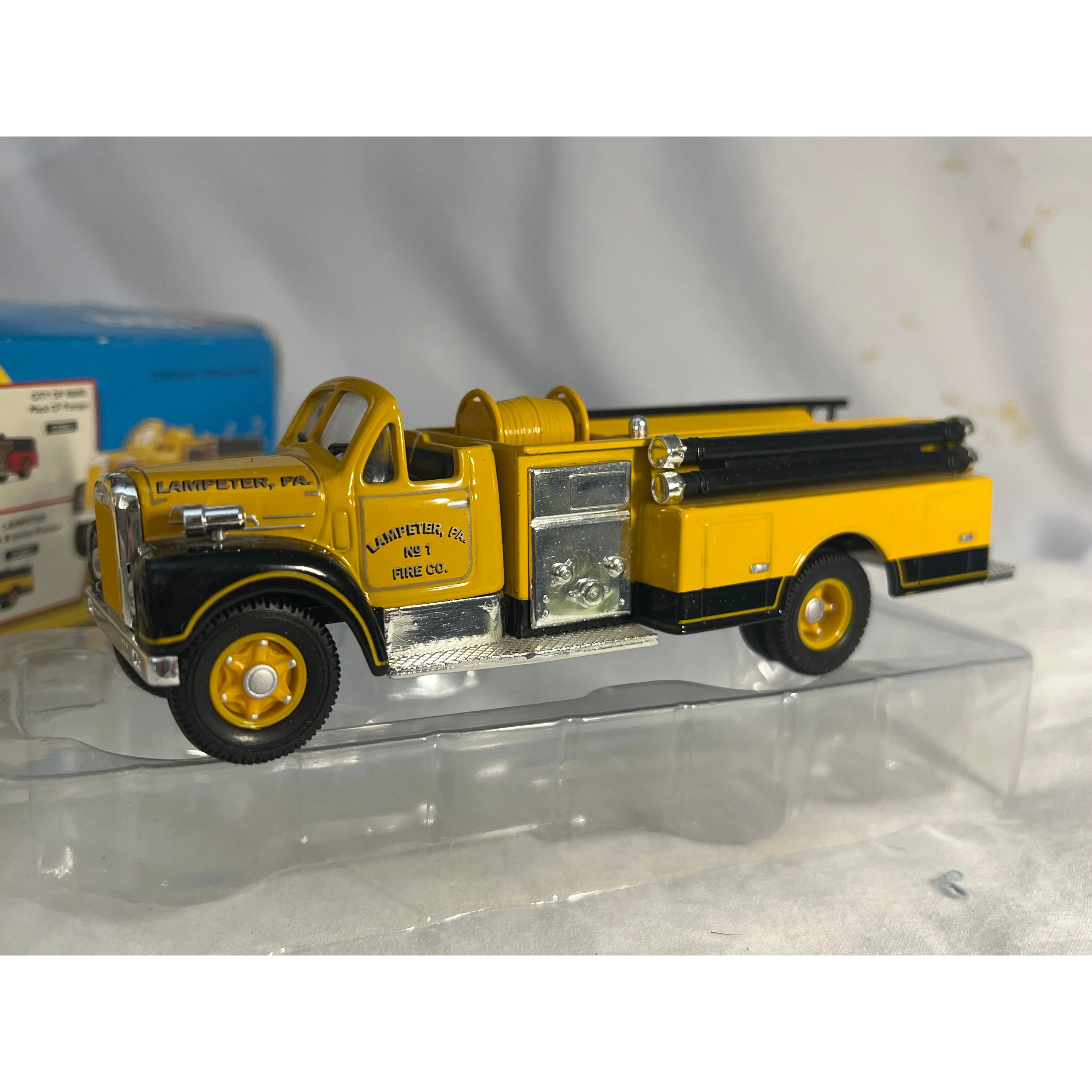 Corgi Classic Diecast Mack B Series Pumper Lampeter, PD NIB 52603 - Image 1
