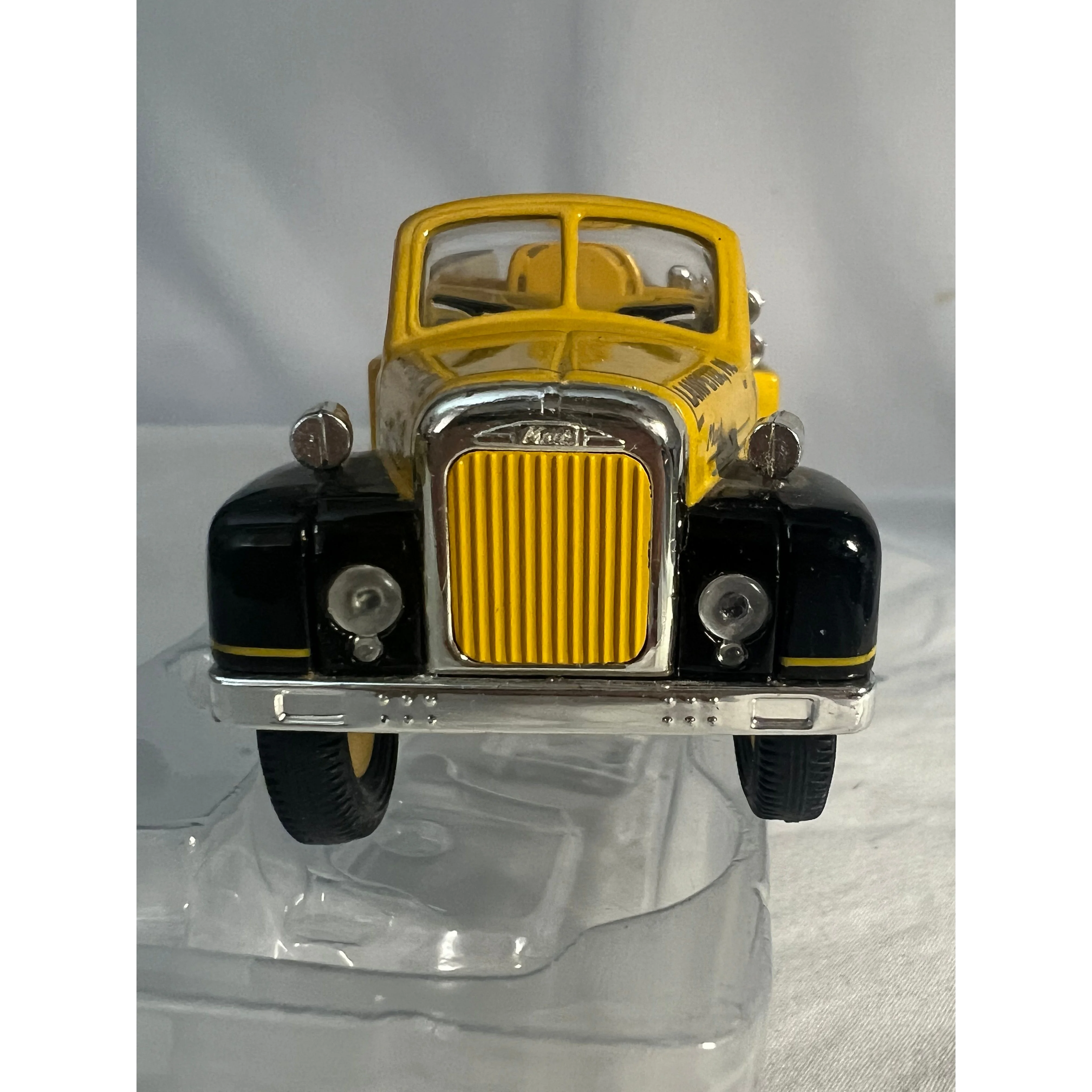 Corgi Classic Diecast Mack B Series Pumper Lampeter, PD NIB 52603 - Image 3