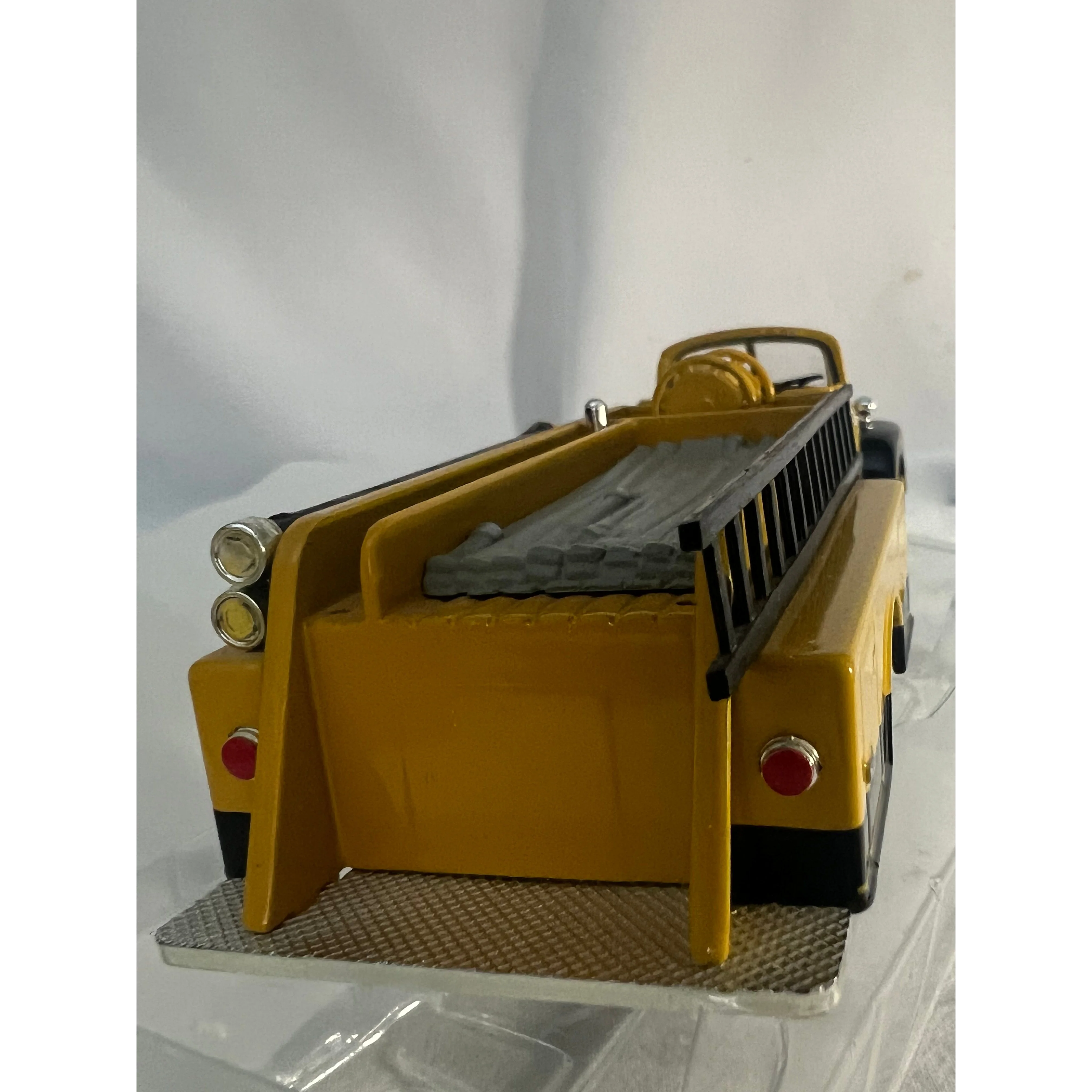 Corgi Classic Diecast Mack B Series Pumper Lampeter, PD NIB 52603 - Image 4