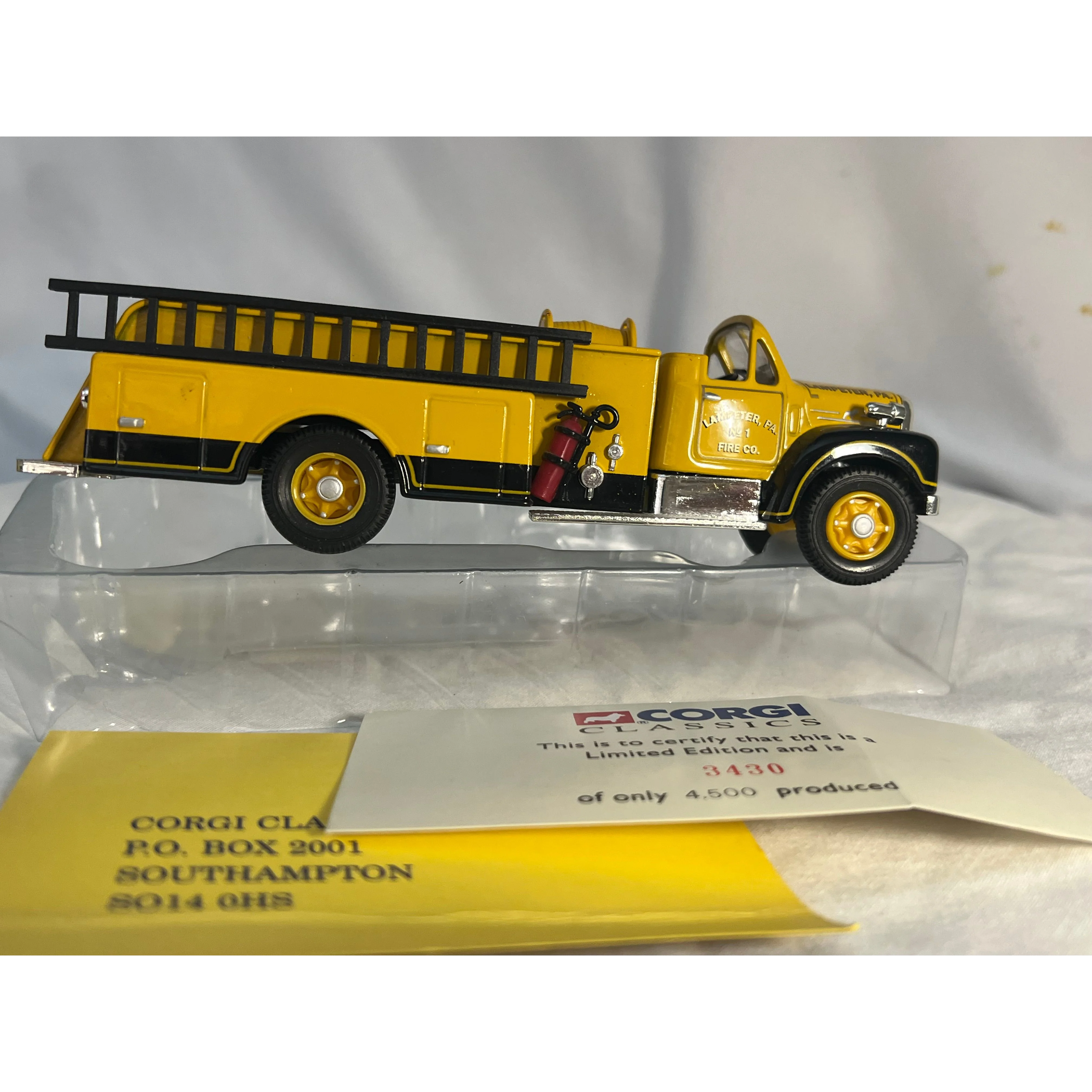 Corgi Classic Diecast Mack B Series Pumper Lampeter, PD NIB 52603 - Image 2