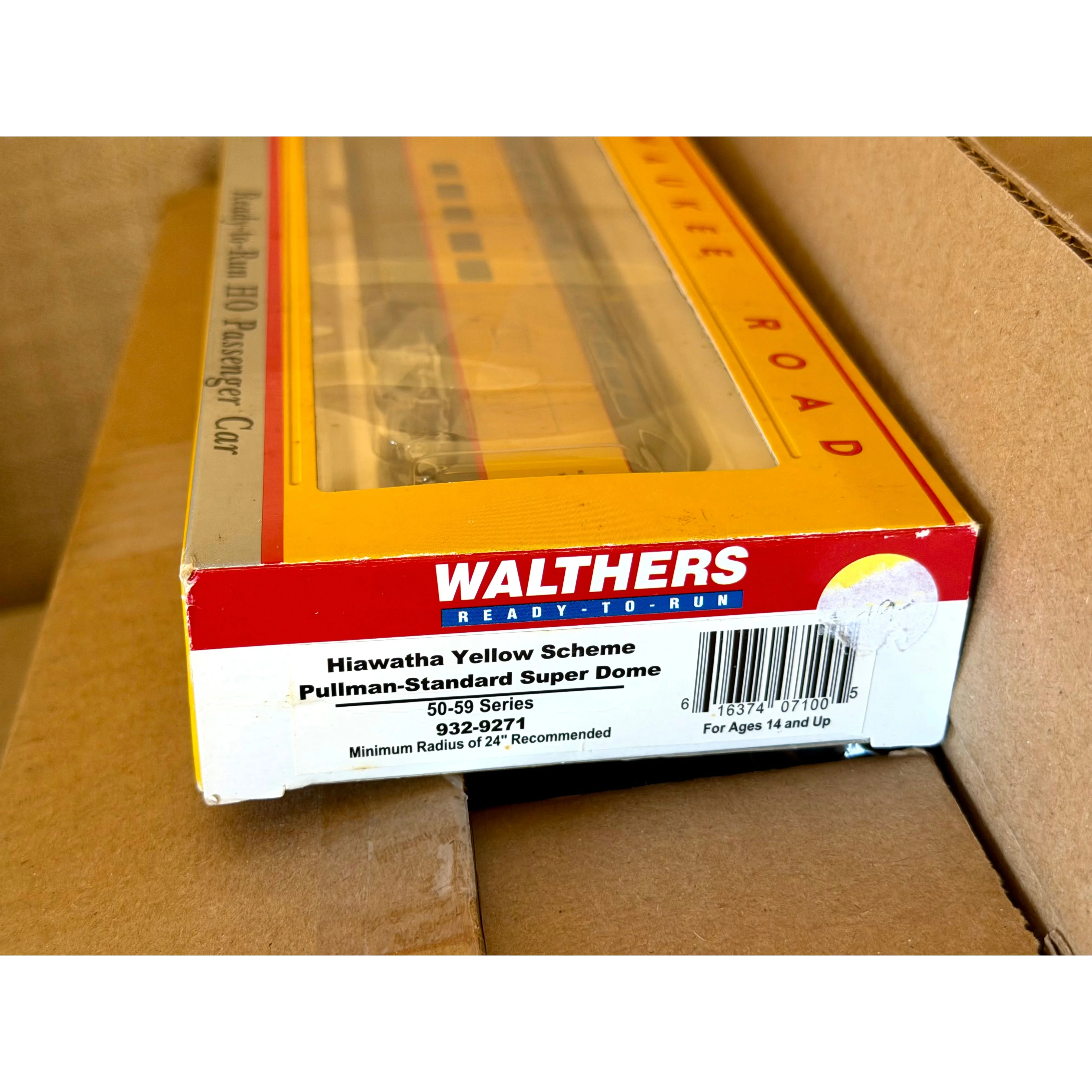 HO Walthers 932-9271 MILW Hiawatha PS Yellow Super Dome Passenger Car Train — photo 7