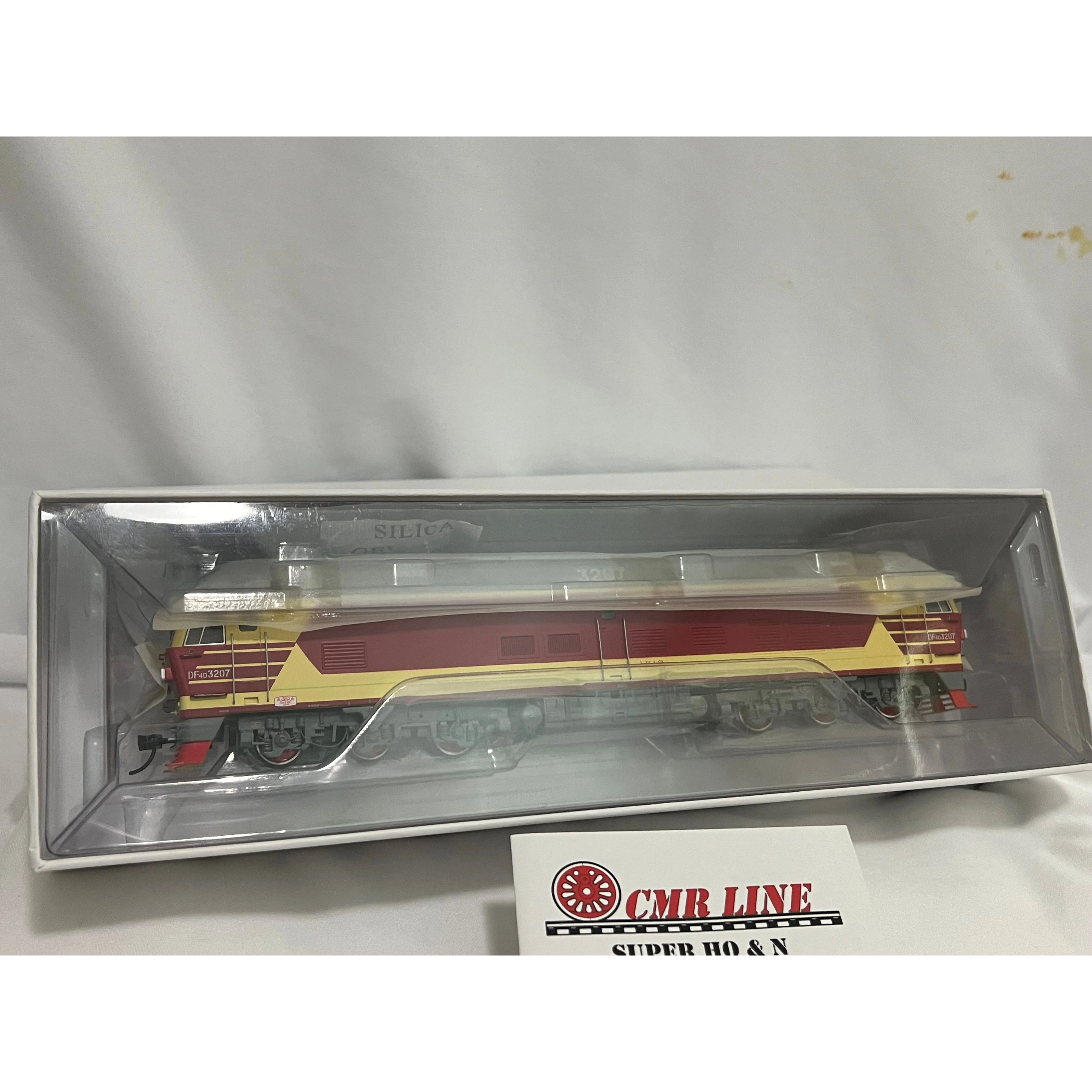 HO Scale CMR Line China Railway DF4D Locomotive — photo 2