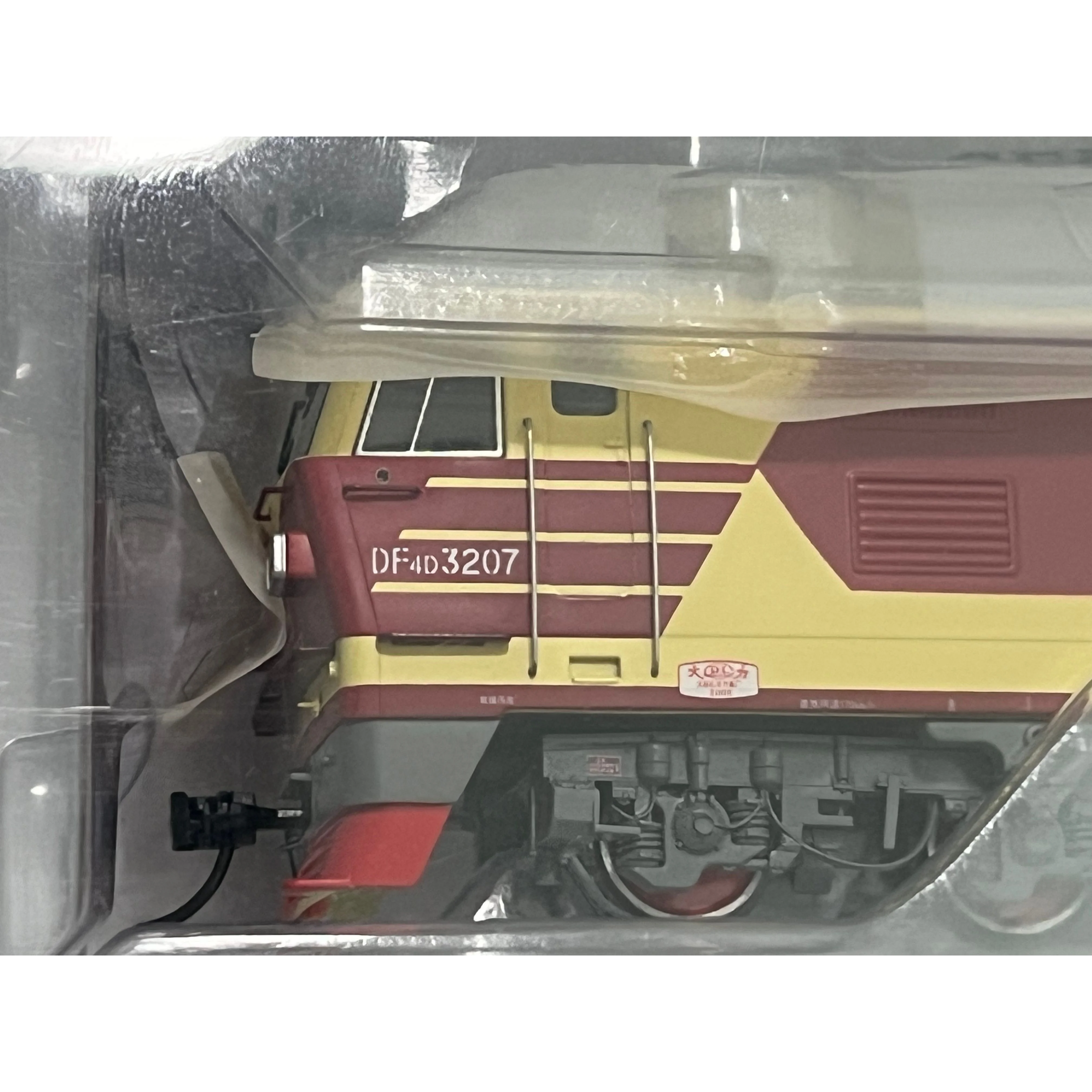 HO Scale CMR Line China Railway DF4D Locomotive — photo 6