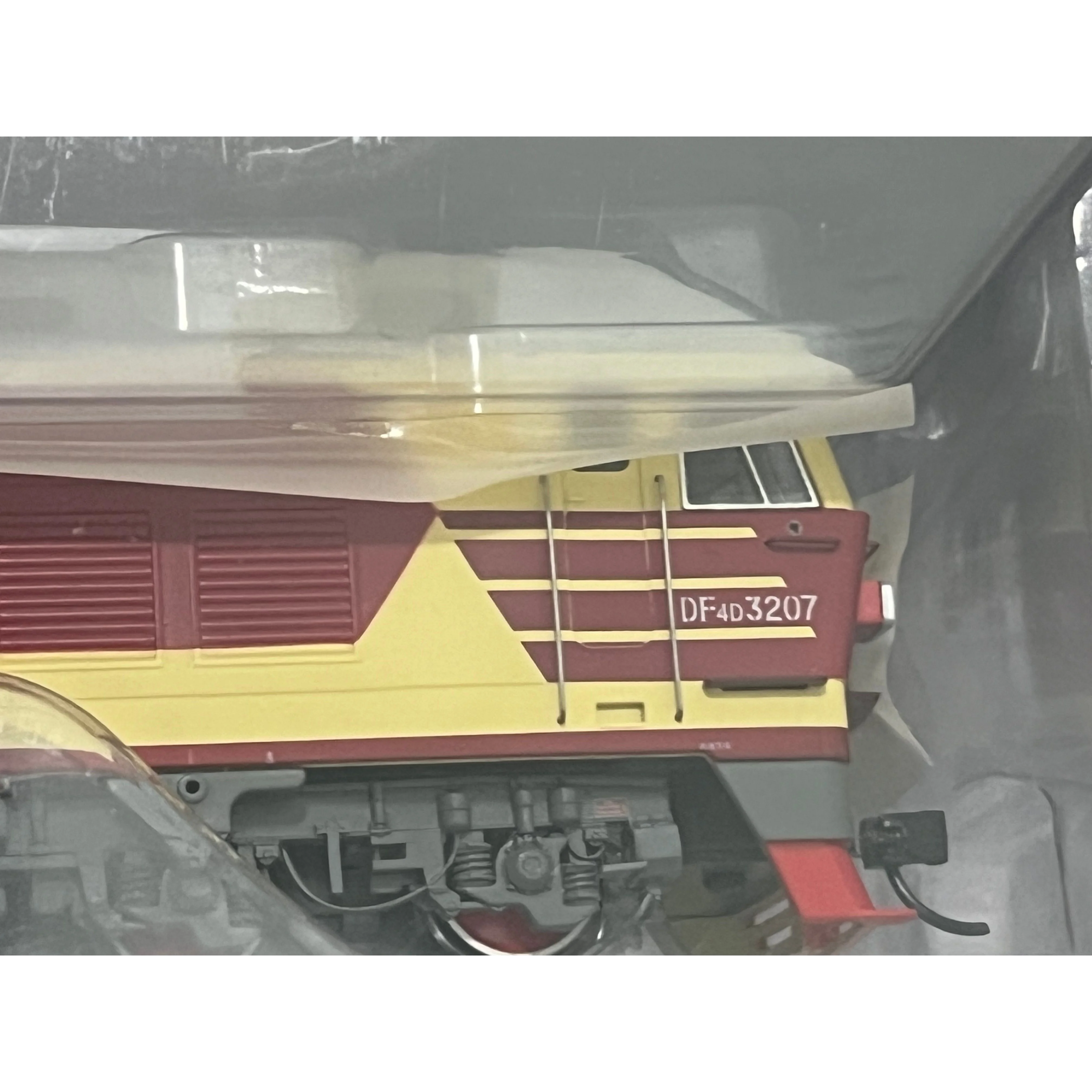 HO Scale CMR Line China Railway DF4D Locomotive — photo 4