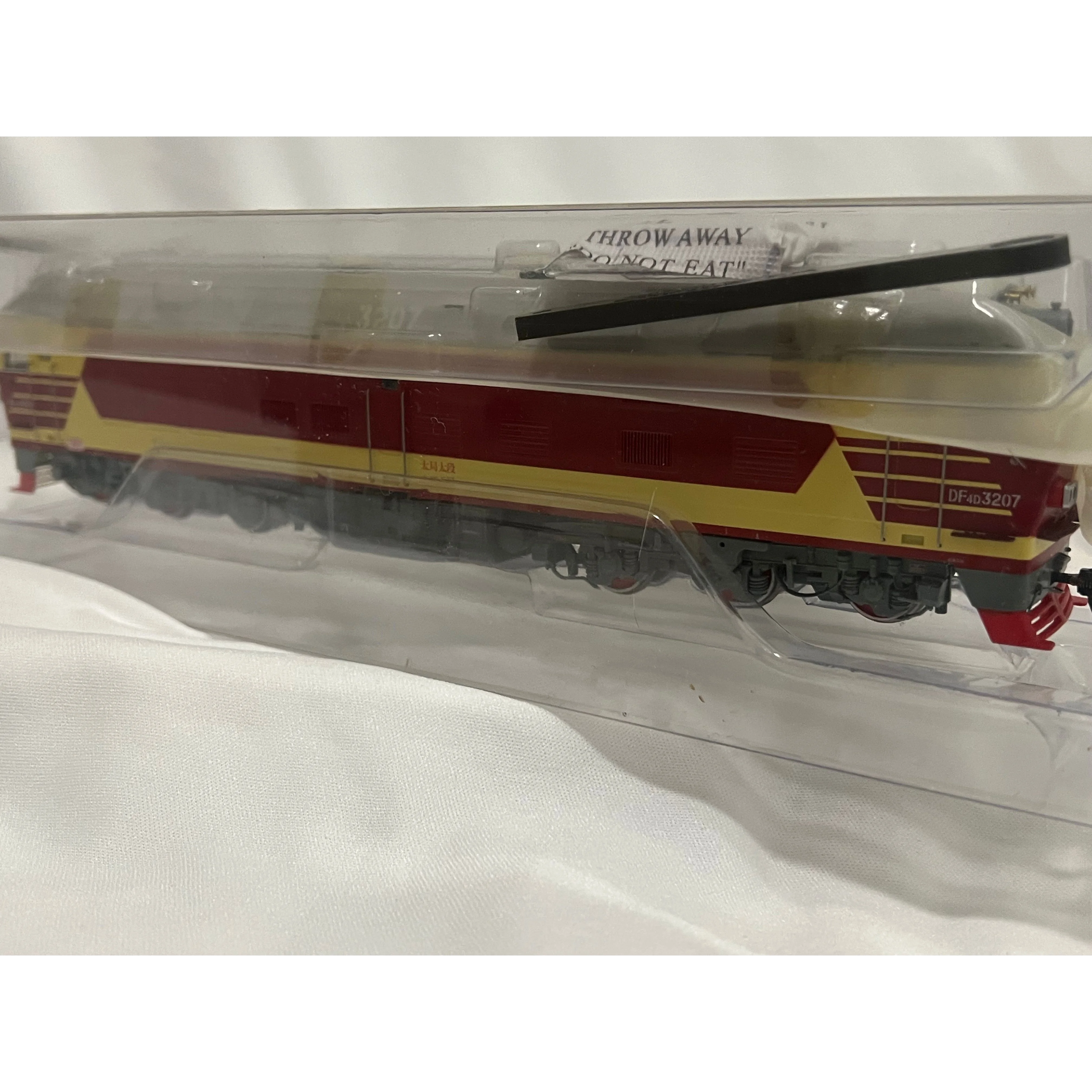 HO Scale CMR Line China Railway DF4D Locomotive — photo 3