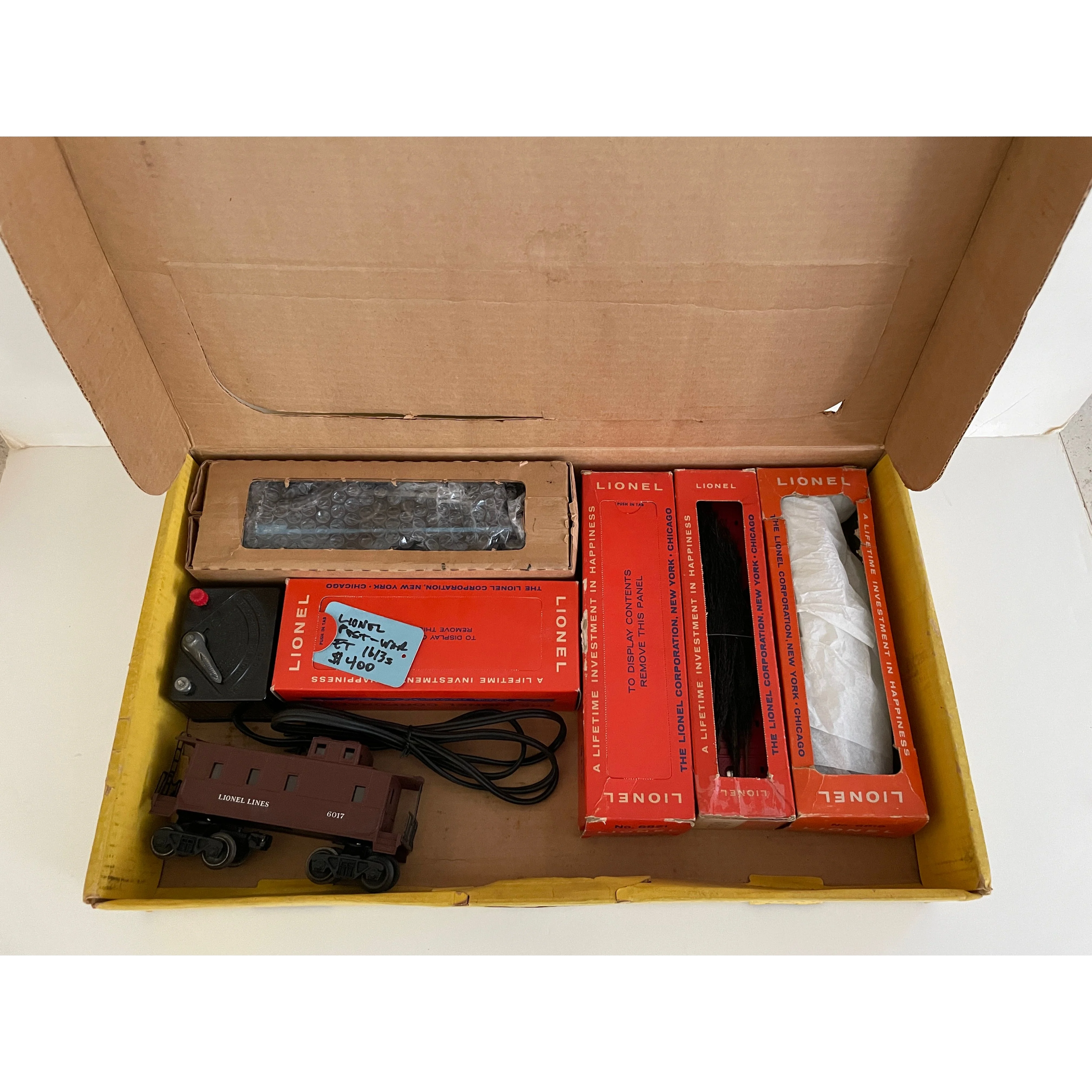 Lionel Postwar O Set #1613S with 247/247T B&O Steam Loco, 3 flats w/loads & caboose — photo 16