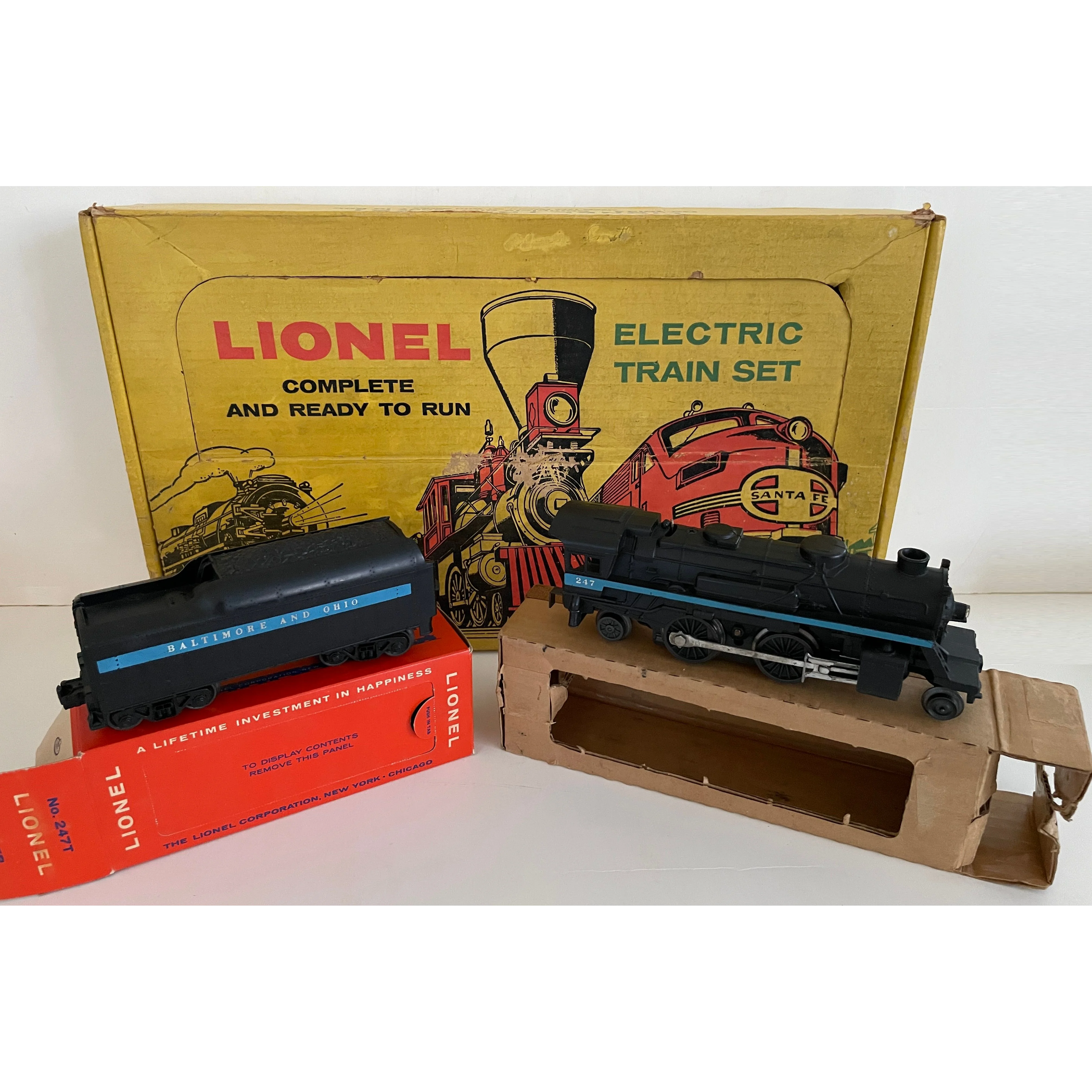 Lionel Postwar O Set #1613S with 247/247T B&O Steam Loco, 3 flats w/loads & caboose — photo 10