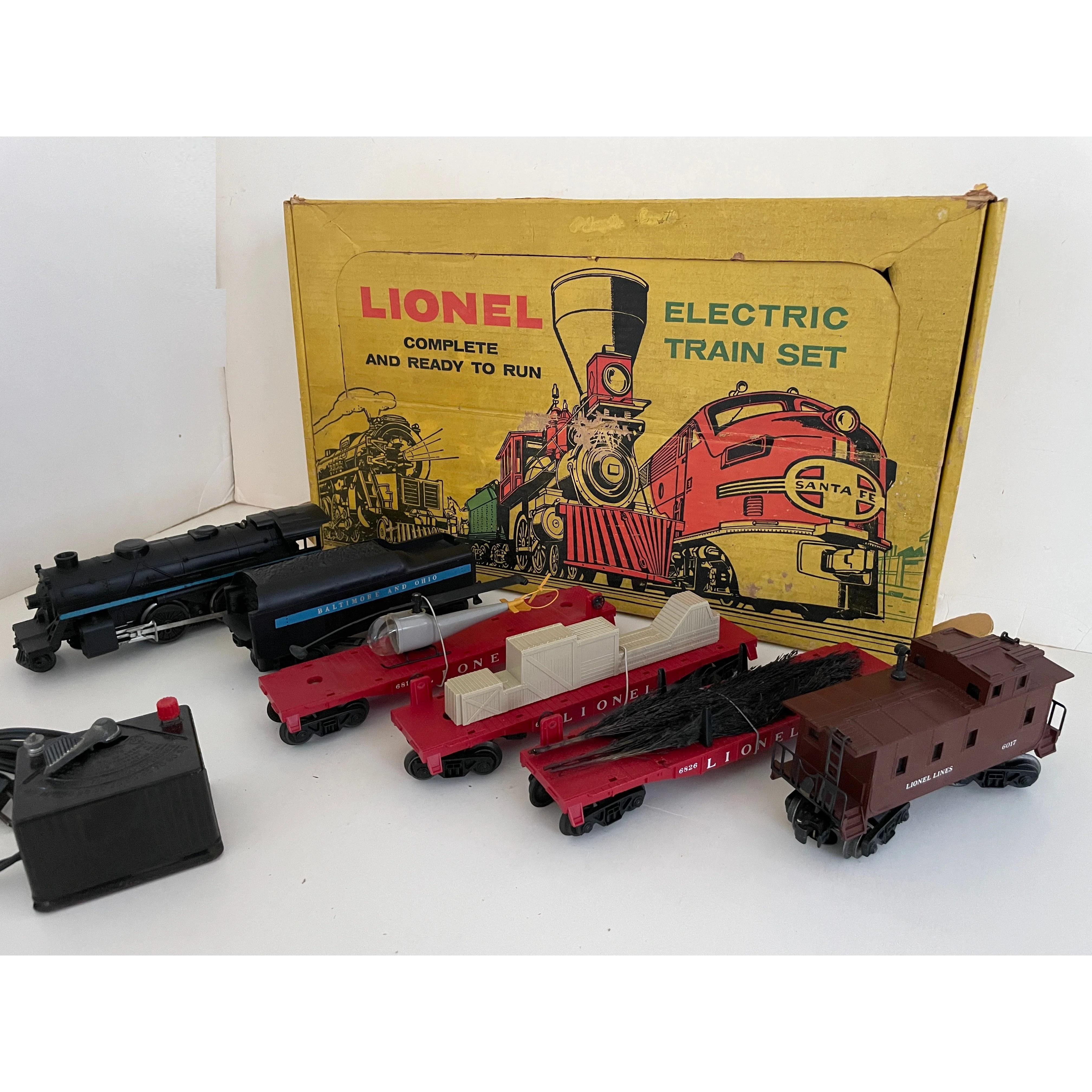 Lionel Postwar O Set #1613S with 247/247T B&O Steam Loco, 3 flats w/loads & caboose — photo 17