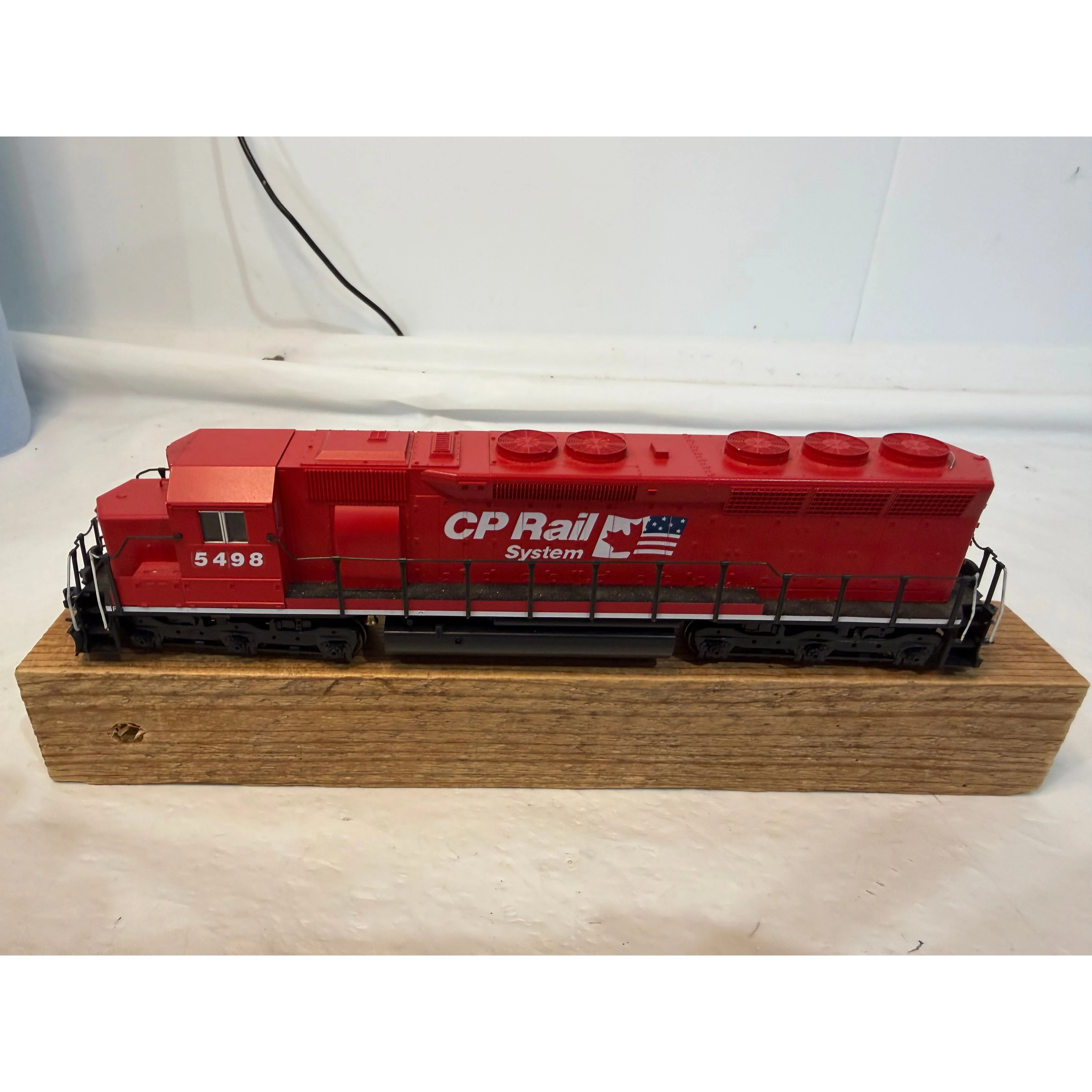 Kato Ho Scale EMD SD45 CP Rail Locomotive — photo 3